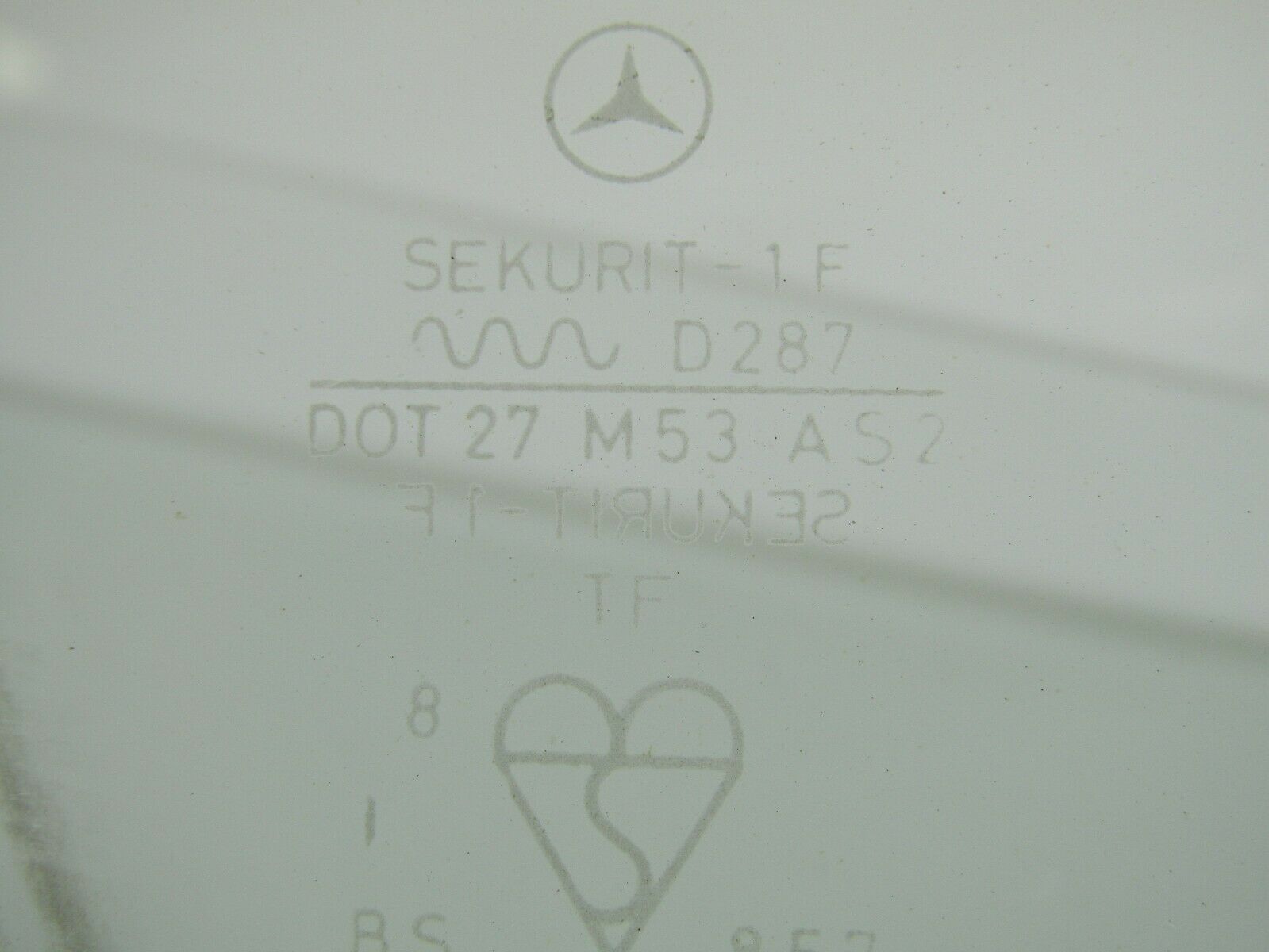 1135 Mercedes-Benz C107 350SLC Coupe Coupe Side Window Flap Left Rear