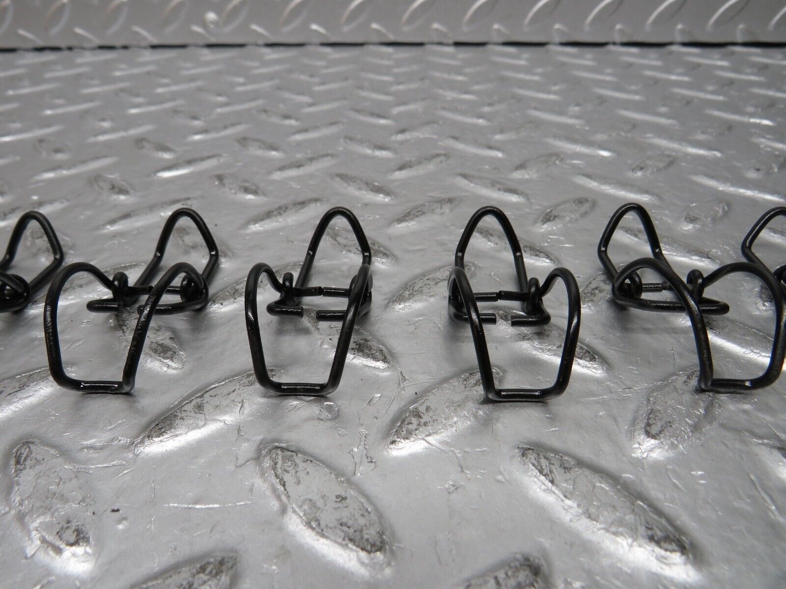 31528 Mercedes-Benz S124 220TE Wagon Air Filter Box Housing Clip Set 7x