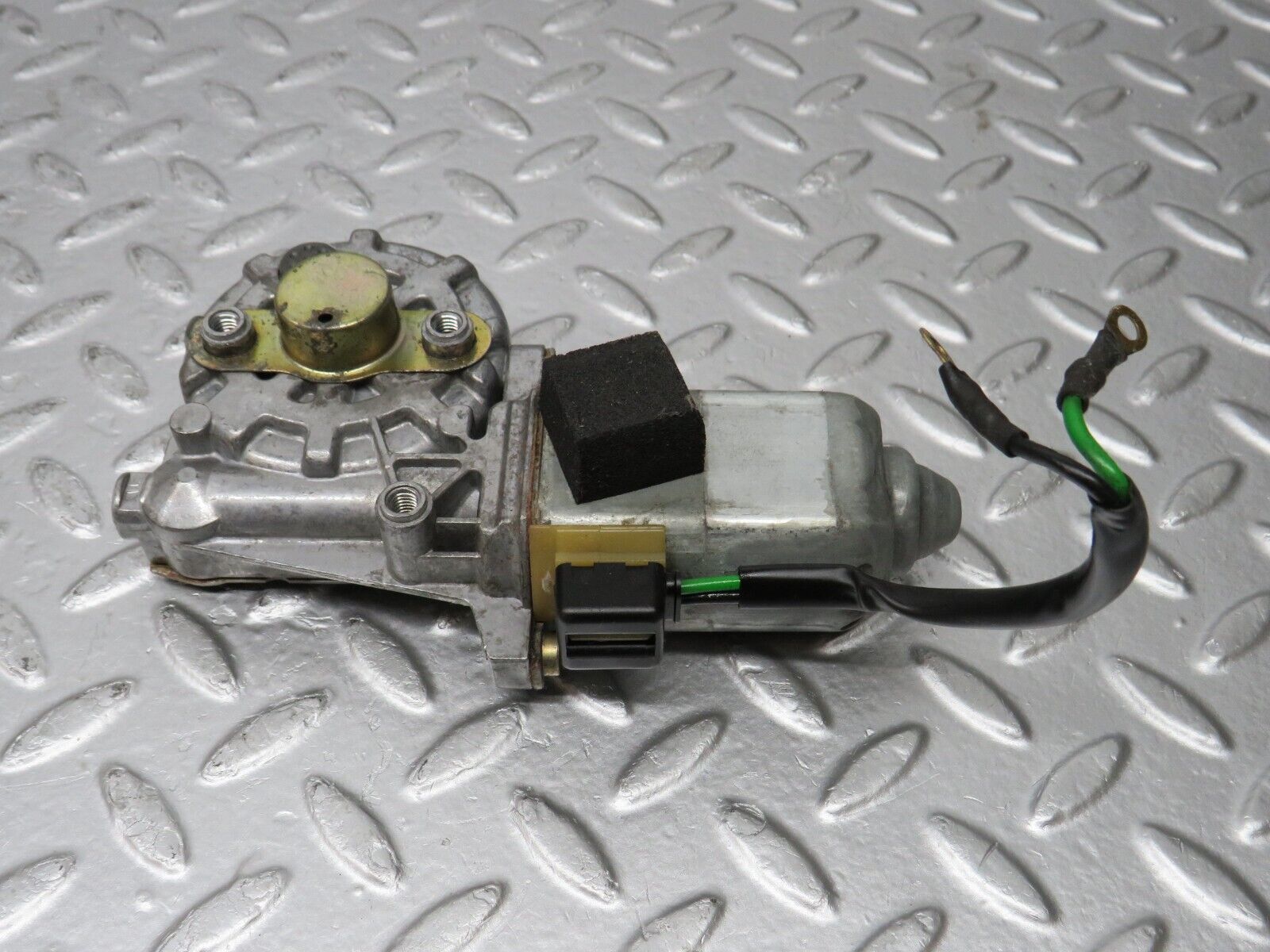 33953 Mercedes-Benz W124 230E Front Left Window Regulator Motor 0130821137