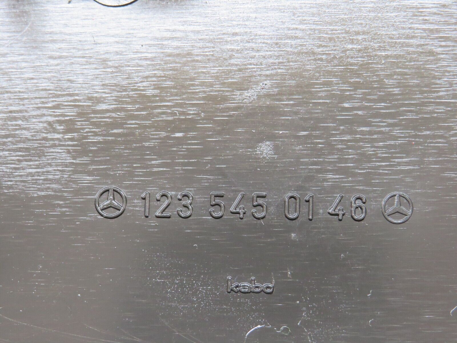 25531 Mercedes-Benz W123 200 Fuse Box Relay Cover 1235450146