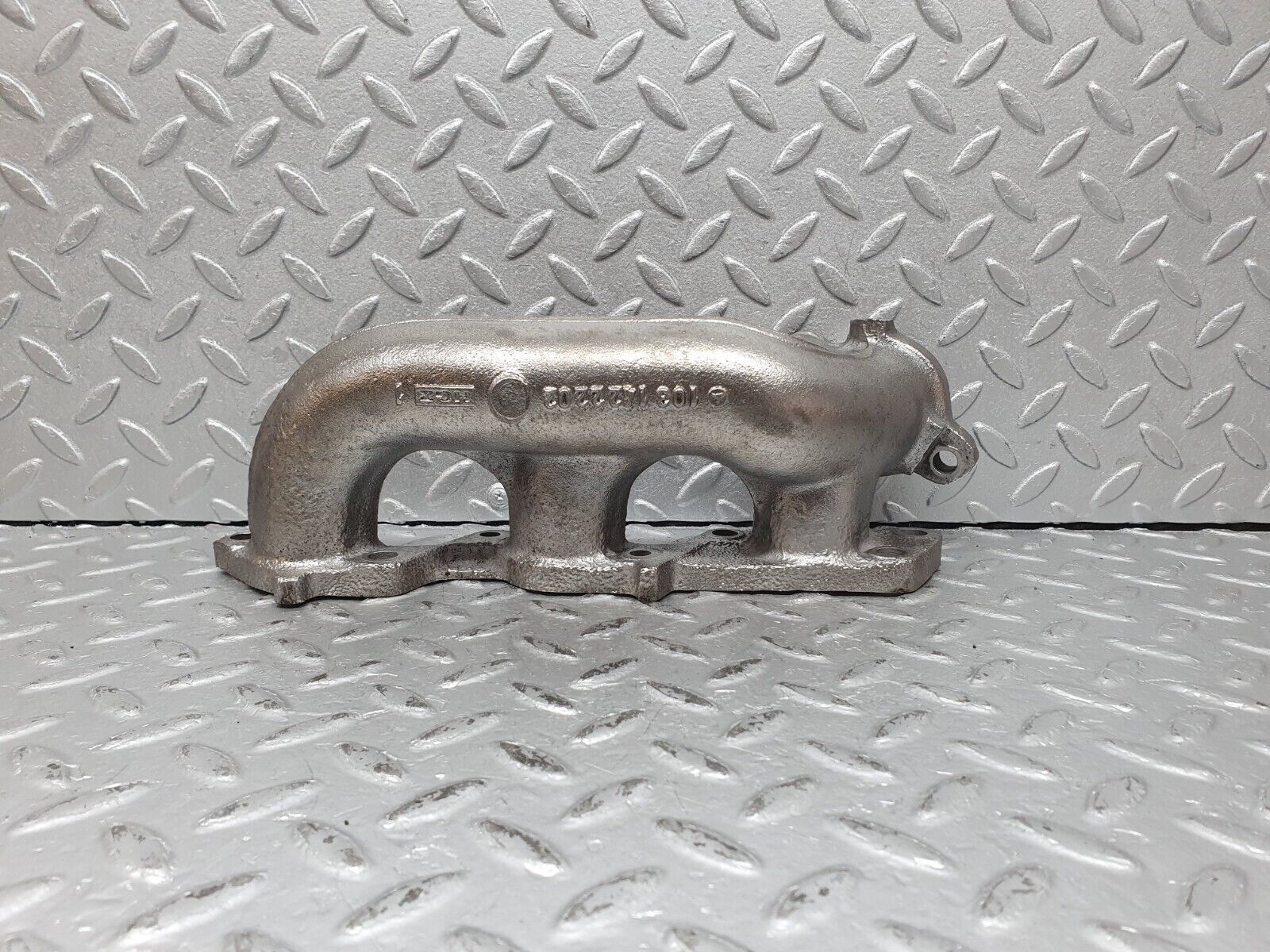 41202 Mercedes-Benz W126 300SE Exhaust Manifold Cylinder 4-6 1031422202