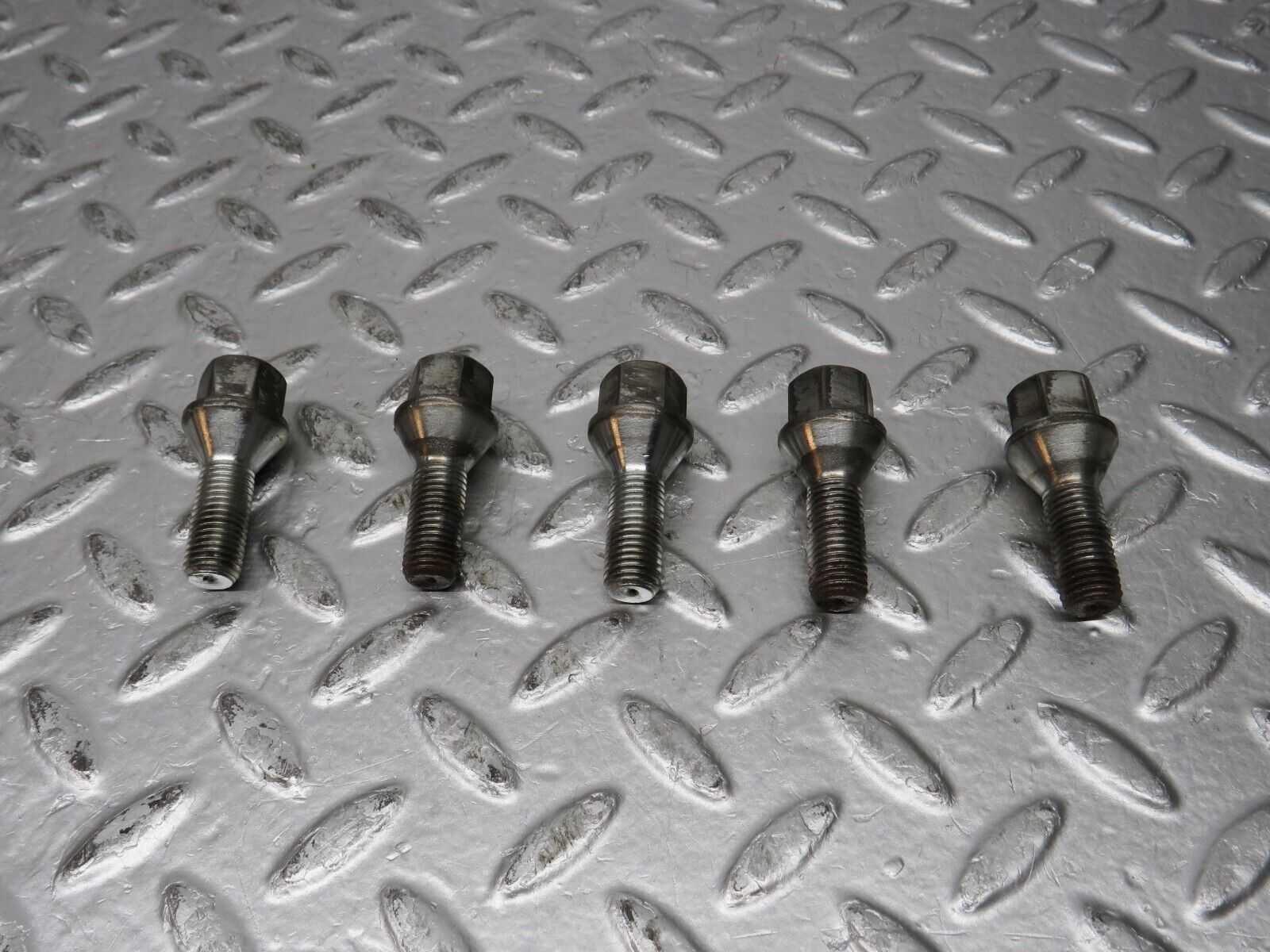 31865 Mercedes-Benz 5x Alloy Wheel Lug Bolt M12x1.5