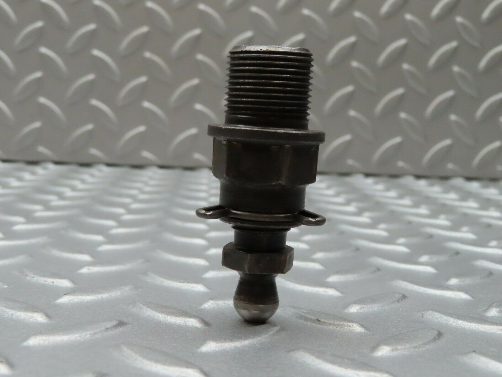 3552 Mercedes-Benz W108 280SE Ball Studs For Rocker Arm Mounting (Timing)