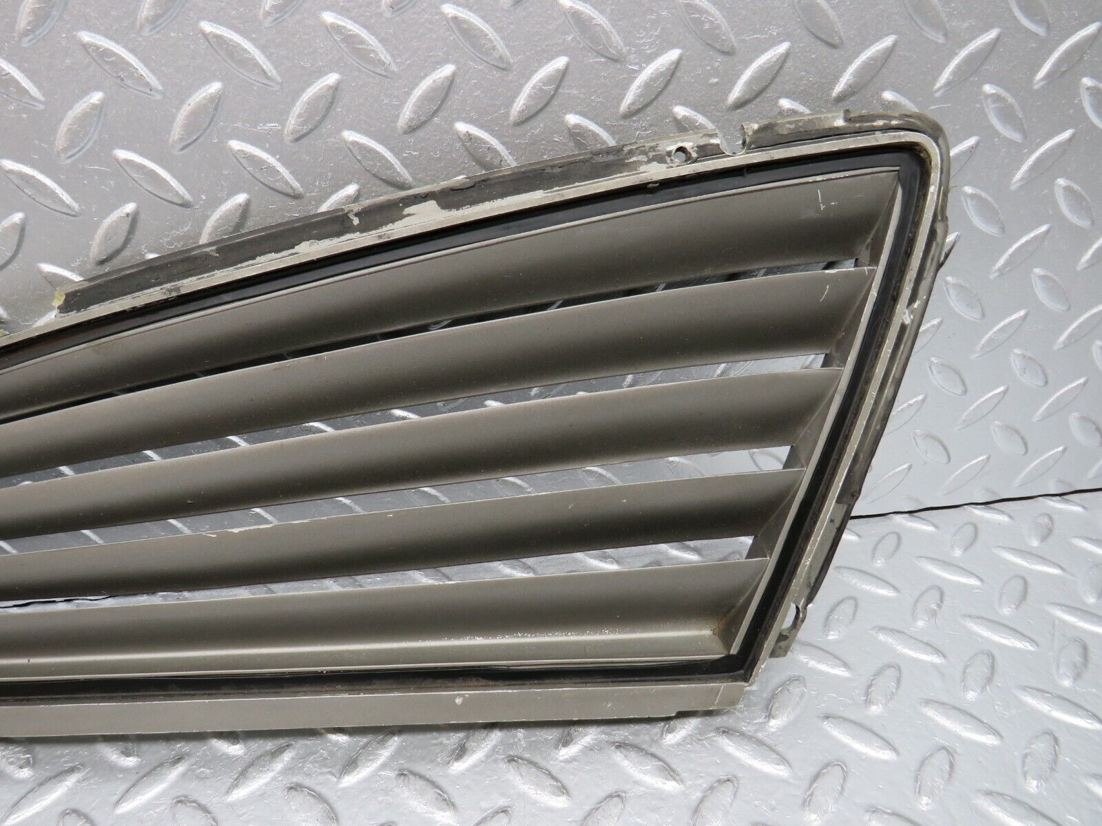 0706 Mercedes-Benz C107 350SLC Coupe Side Window Louvre Rear Left