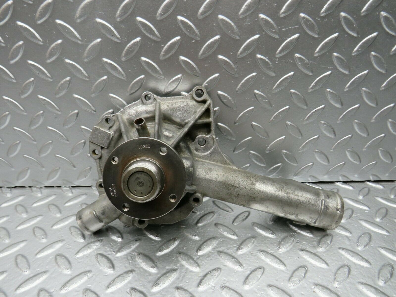 22444 Mercedes-Benz C124 E220 Coupe Water Pump