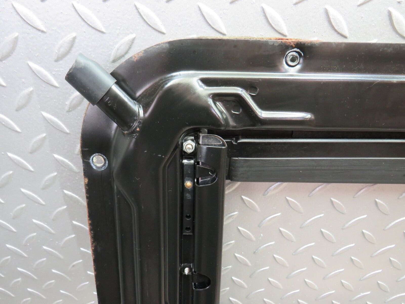 34216 Mercedes-Benz W124 260E Power Sunroof Frame 1247820131 1247820231