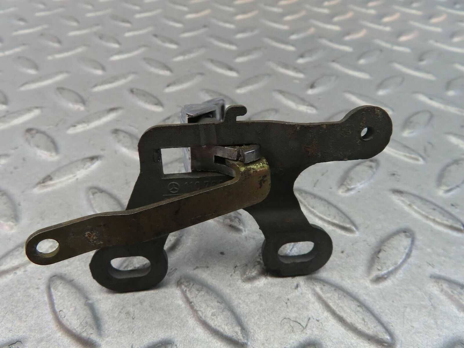 8726 Mercedes-Benz W115 Right Interior Door Handle Chrome 1107660419