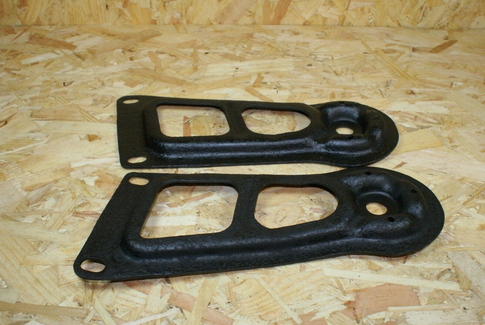 2240 Mercedes-Benz W123 280E Rear Suspension Axle Mounting Bracket