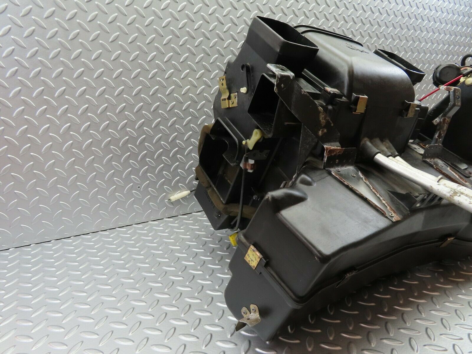 6410 Mercedes-Benz W126 380SE Heater Box Blower Housing