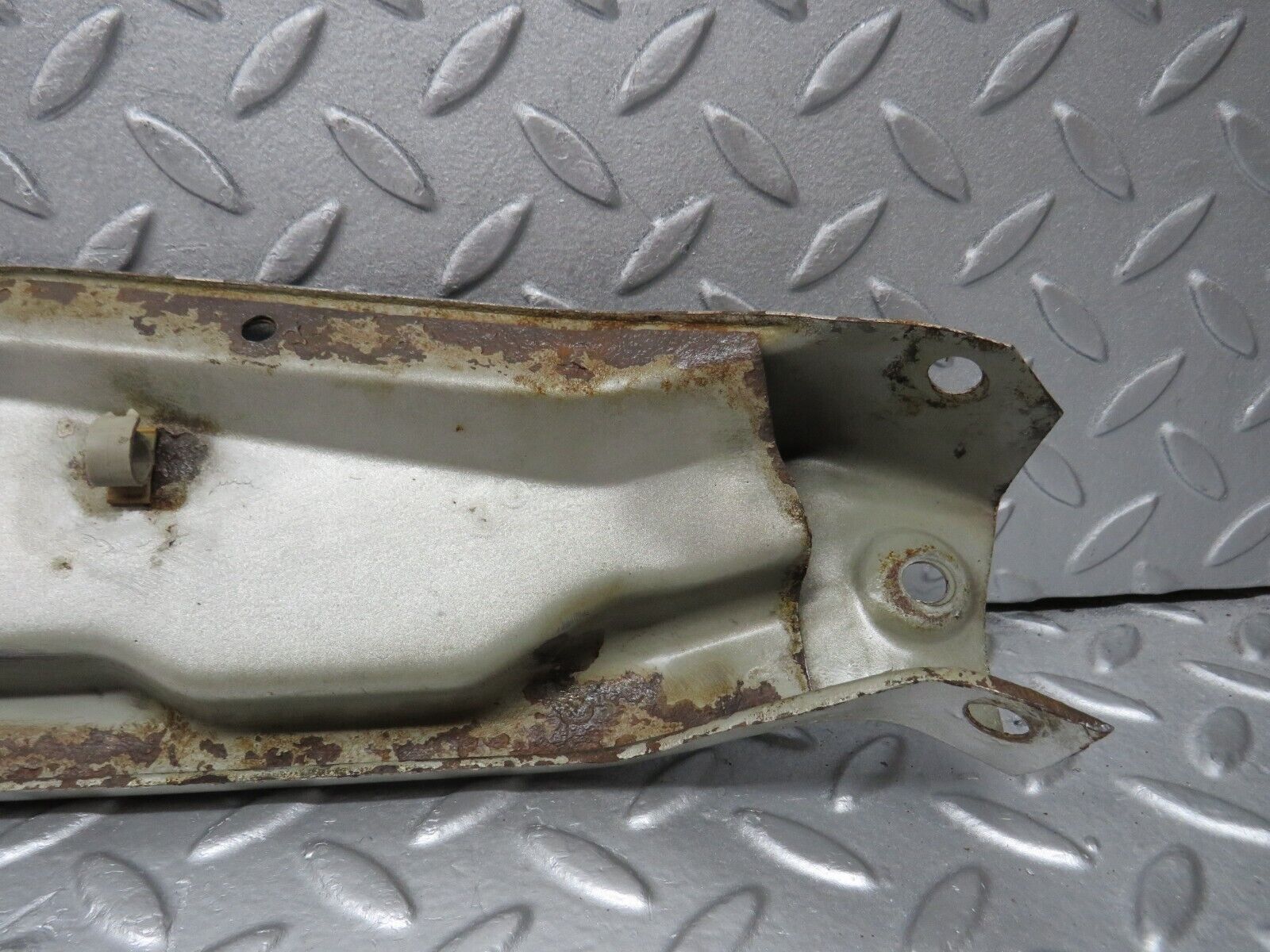 39440 Mercedes-Benz R129 320SL Coupe Bonnet Lock Carrier Panel 2105844217