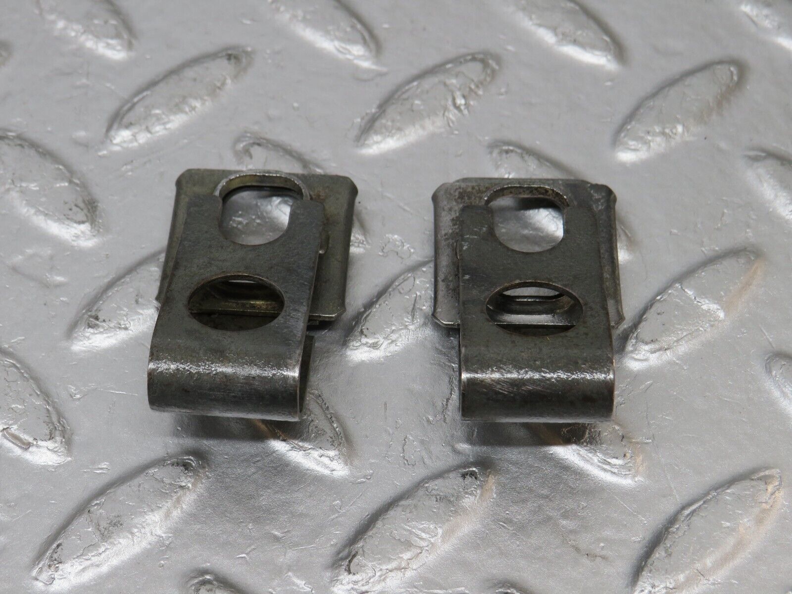 34479 Mercedes-Benz C126 380SEC Coupe Fuel Injector Bracket