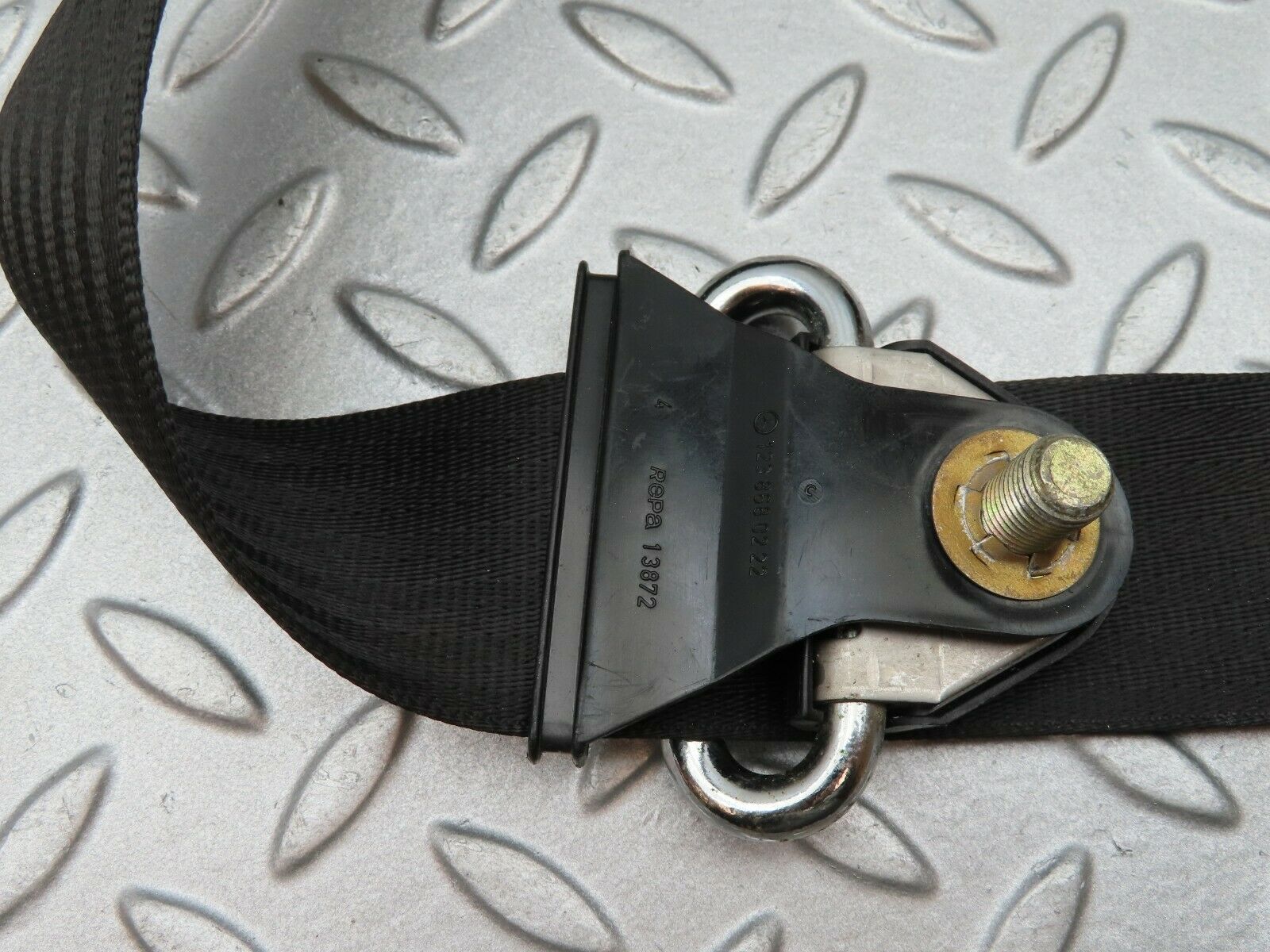 3904 Mercedes-Benz S123 200T Wagon Front Right Seat Belt 1238604286