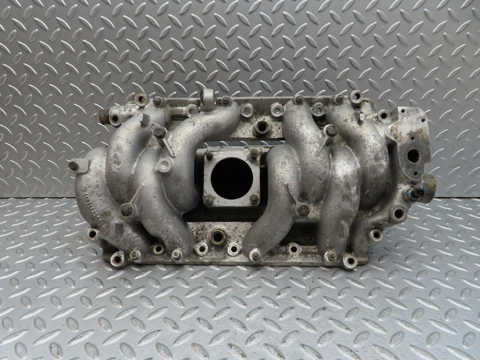 12673 Mercedes-Benz W108 280SE 3.5 Intake Manifold 1161412301