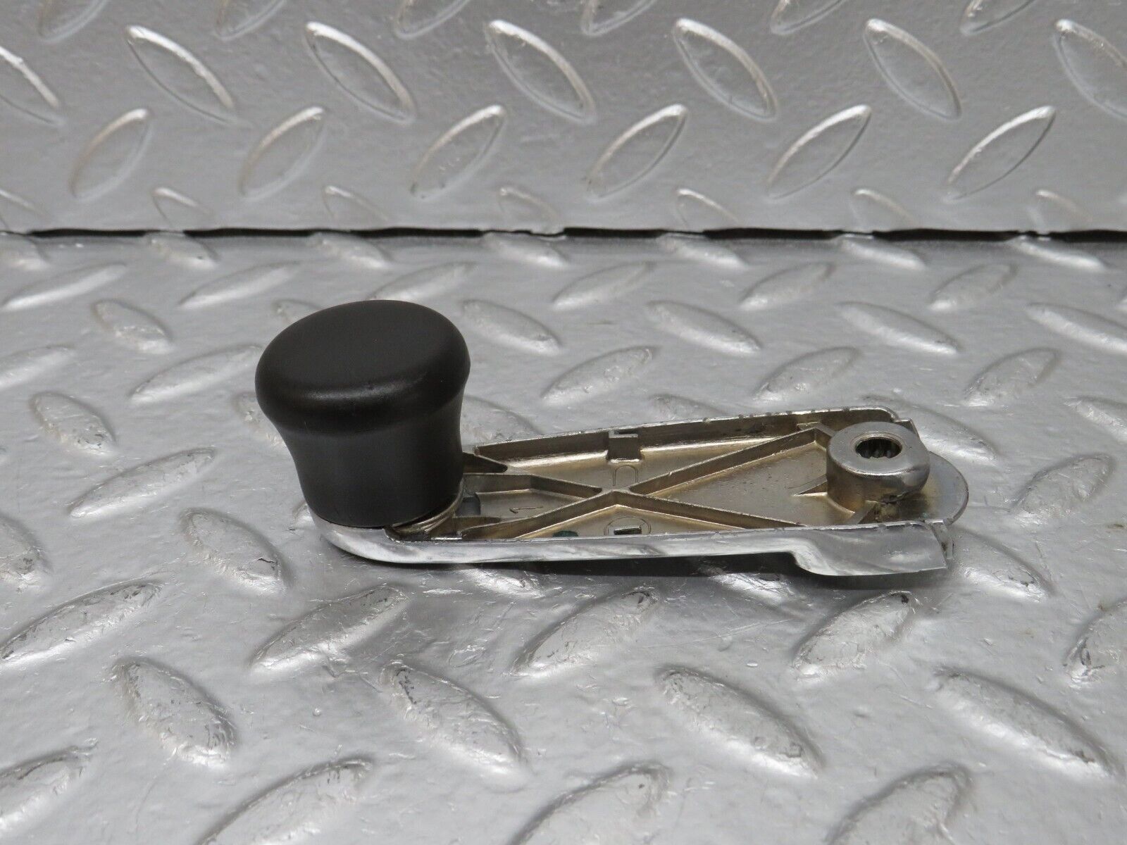 25540 Mercedes-Benz W123 200 Window Lifter Crank Handle