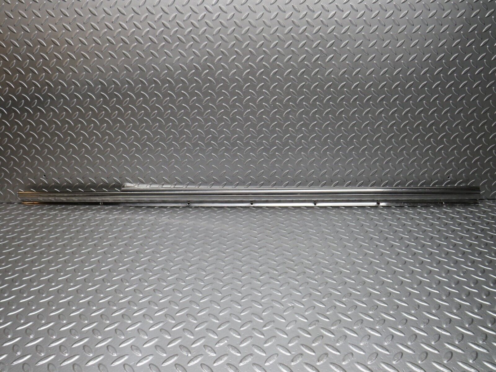 0844 Mercedes-Benz C107 350SLC Coupe Right Door Sill Chrome
