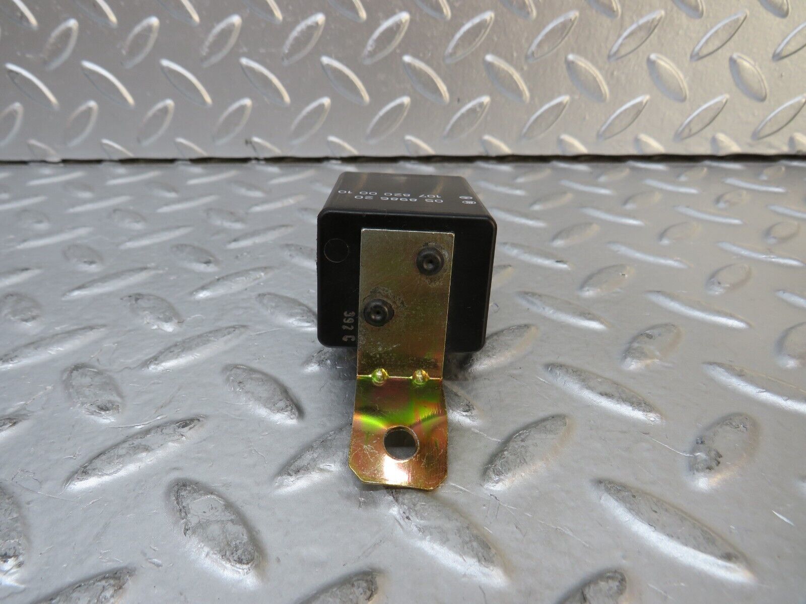 29834 Mercedes-Benz W123 230E Rear Heated Window Relay 1078200010