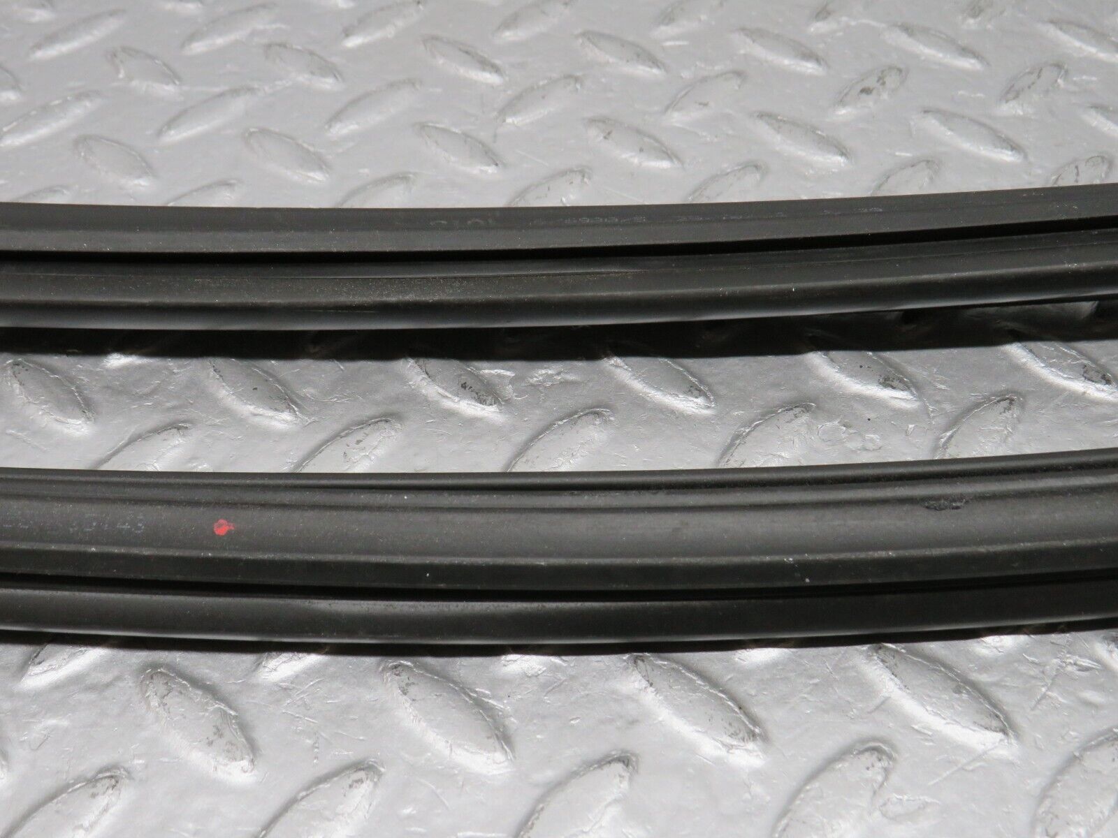 38606 Mercedes-Benz R129 280SL Coupe Front Windscreen Rubber Seal