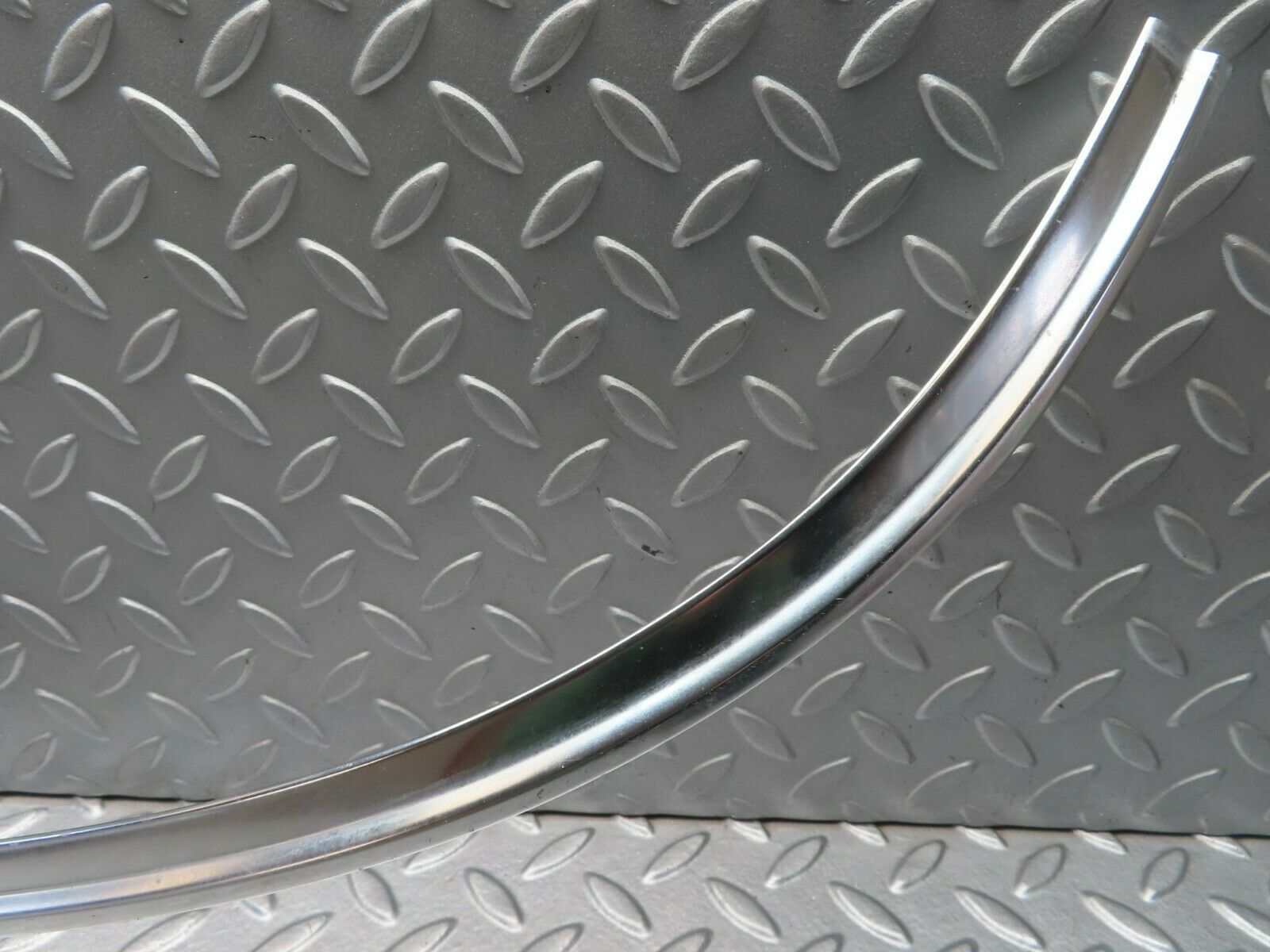 11457 Mercedes-Benz C123 230CE Coupe Rear Windscreen Chrome Frame