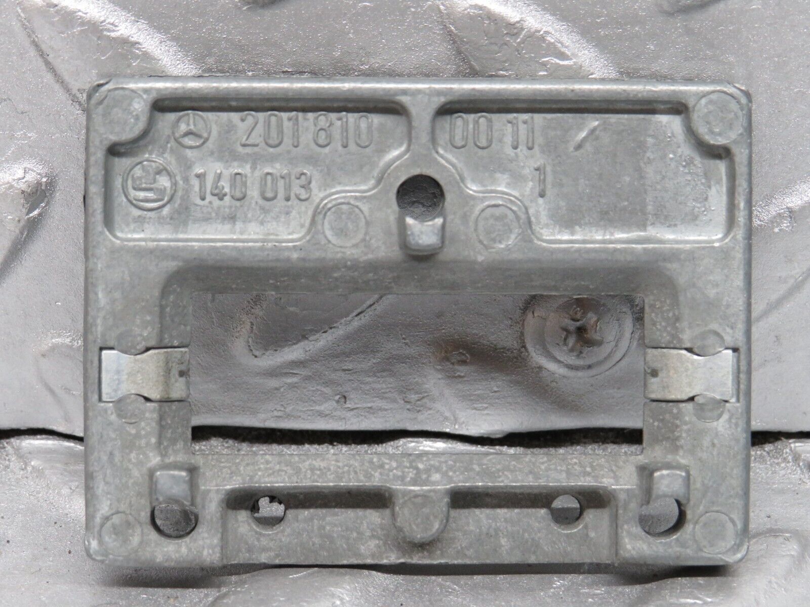 38672 Mercedes-Benz W201 190E 2.6L Rear View Mirror Mount Bracket 2018100011