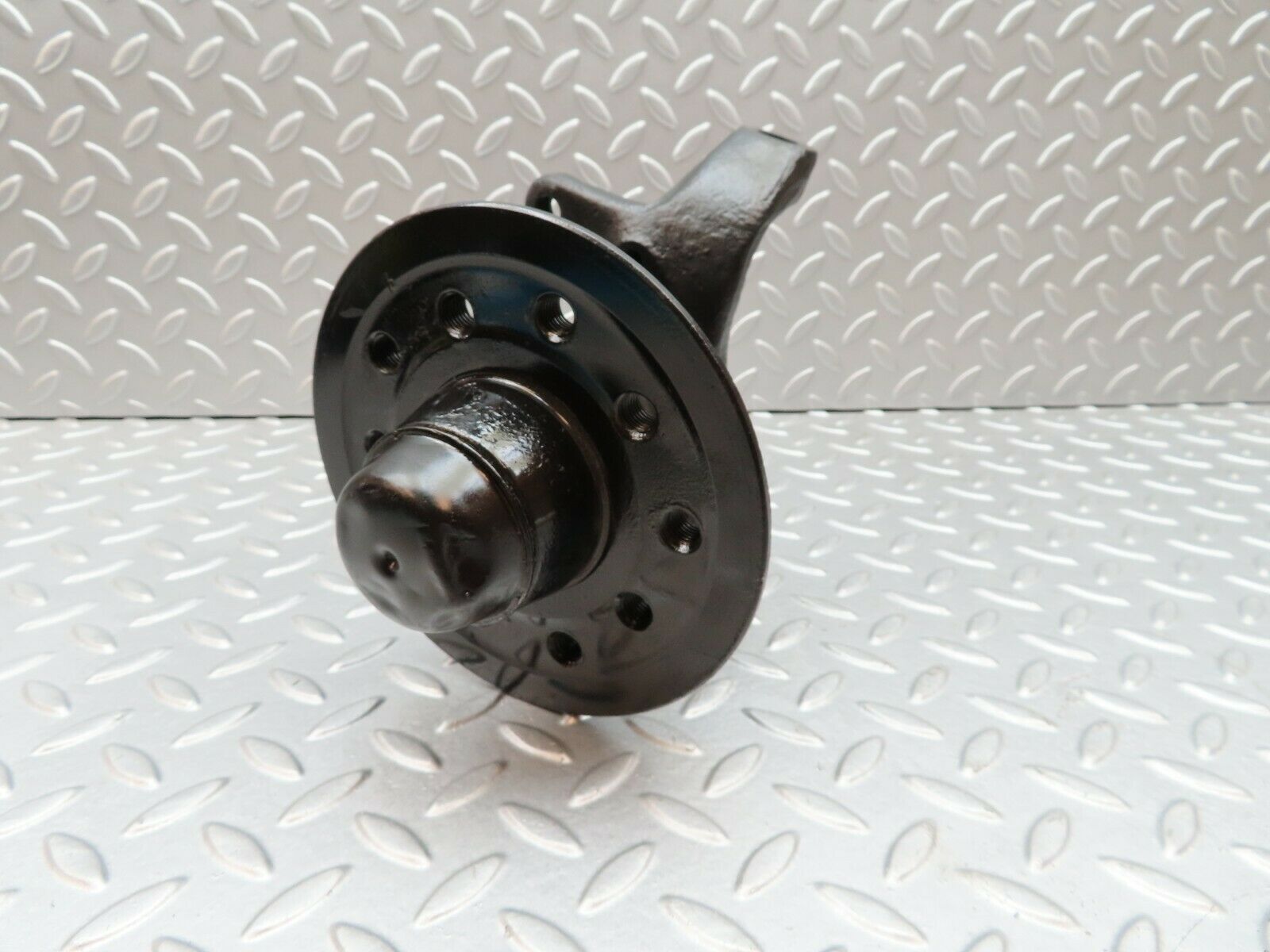 3428 Mercedes-Benz W115 220D Front Right Wheel Hub