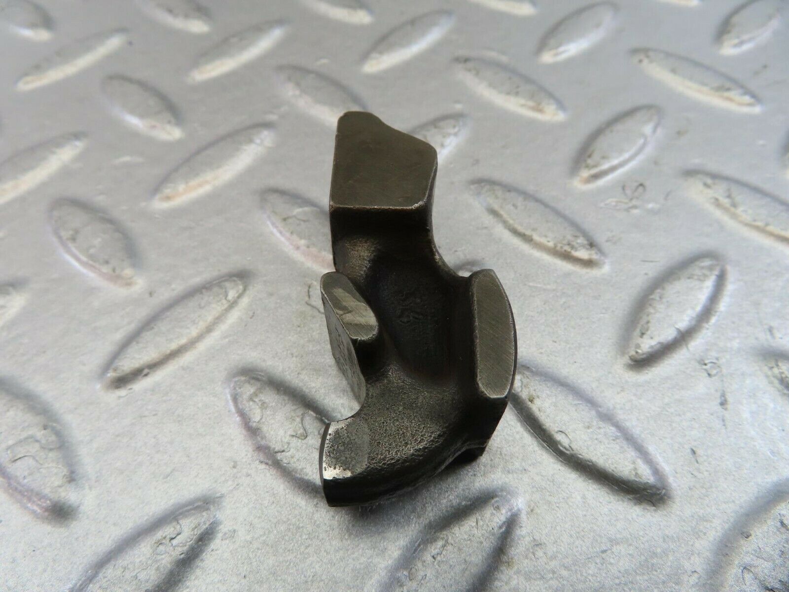 9869 Mercedes-Benz C123 280CE Coupe Valve Rocker Arm With Retaining Spring