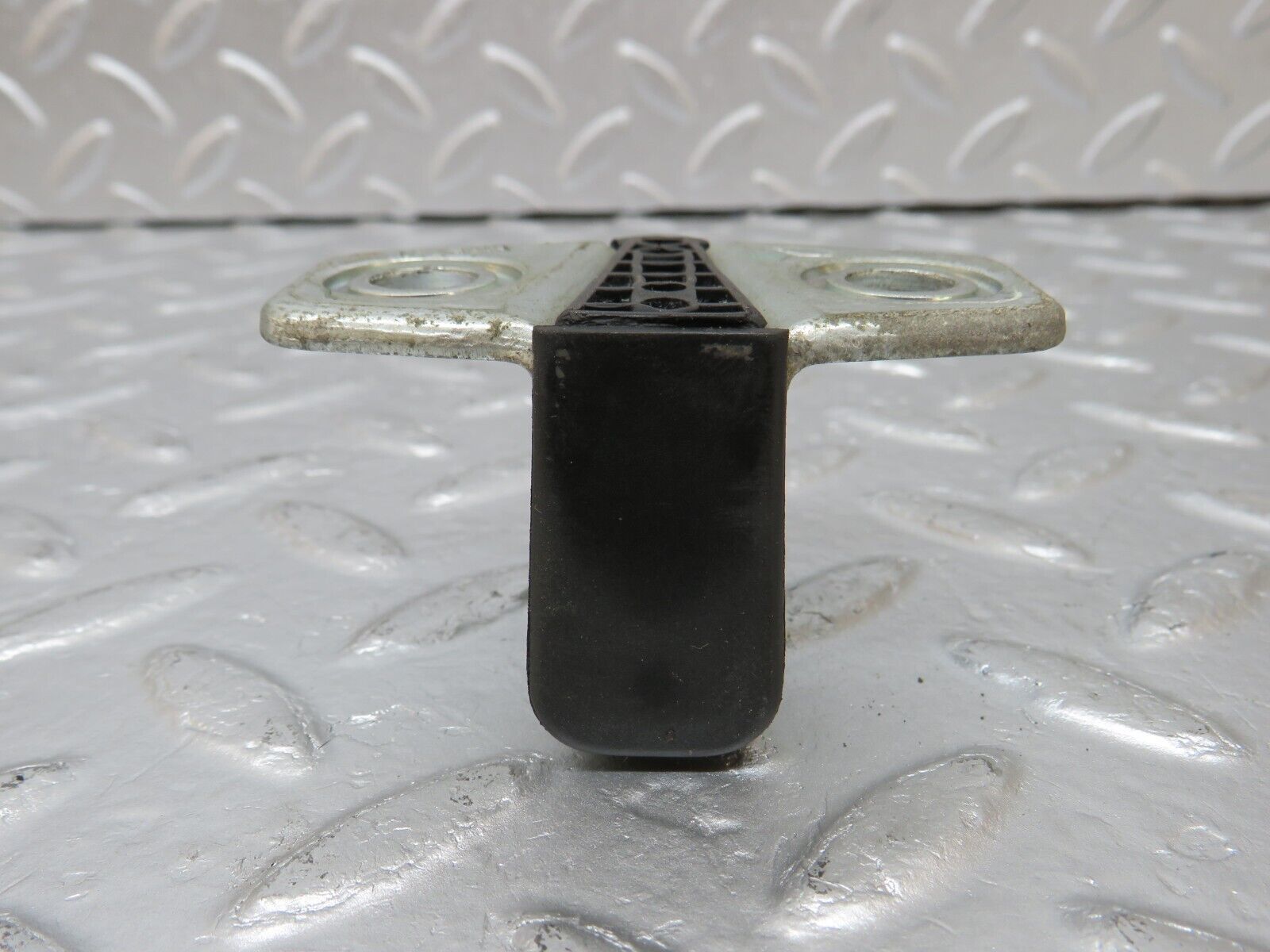 34134 Mercedes-Benz W124 260E Door Lock Latch