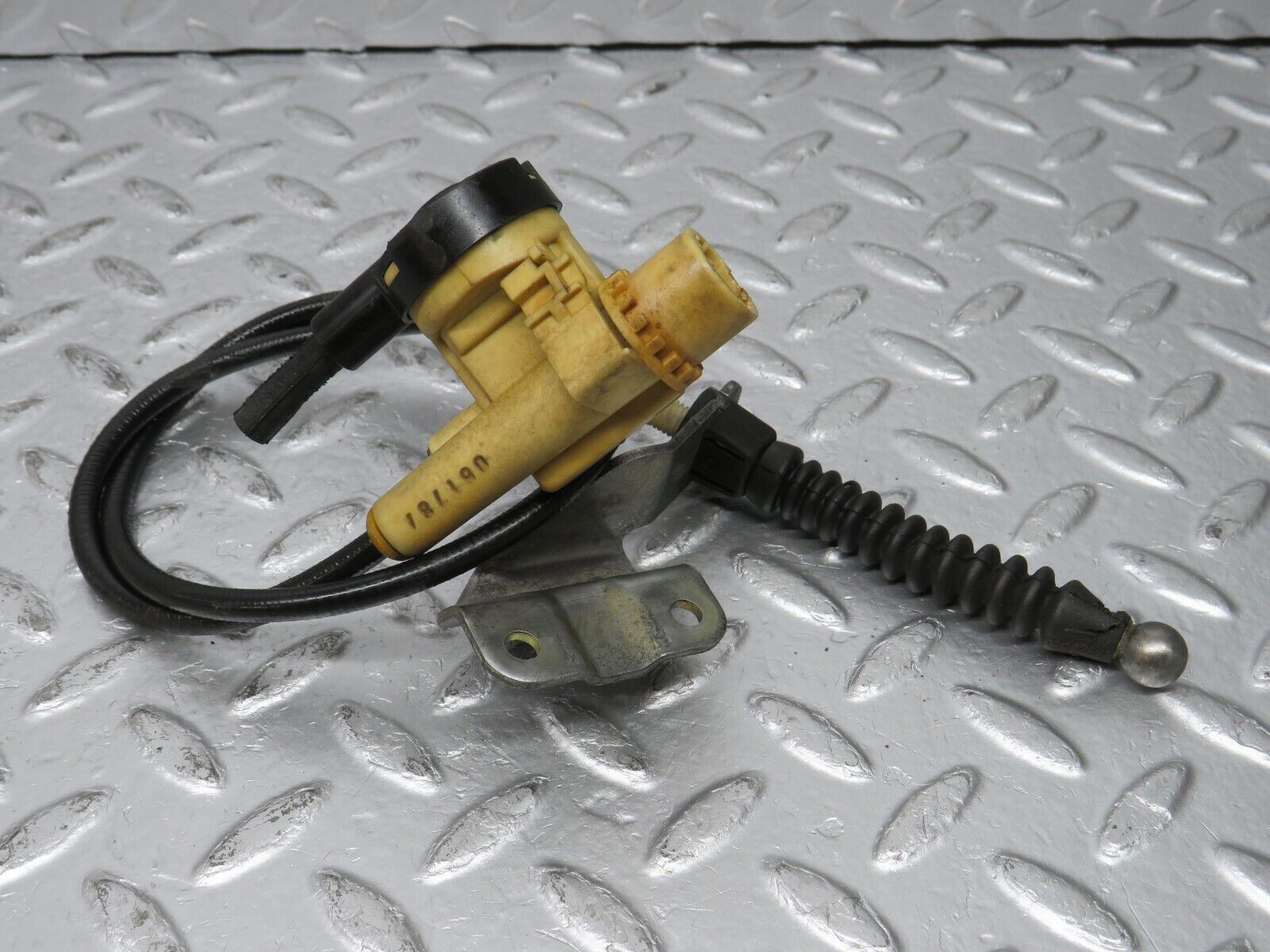 32715 Mercedes-Benz S124 300TE Automatic Gearbox Kickdown Cable