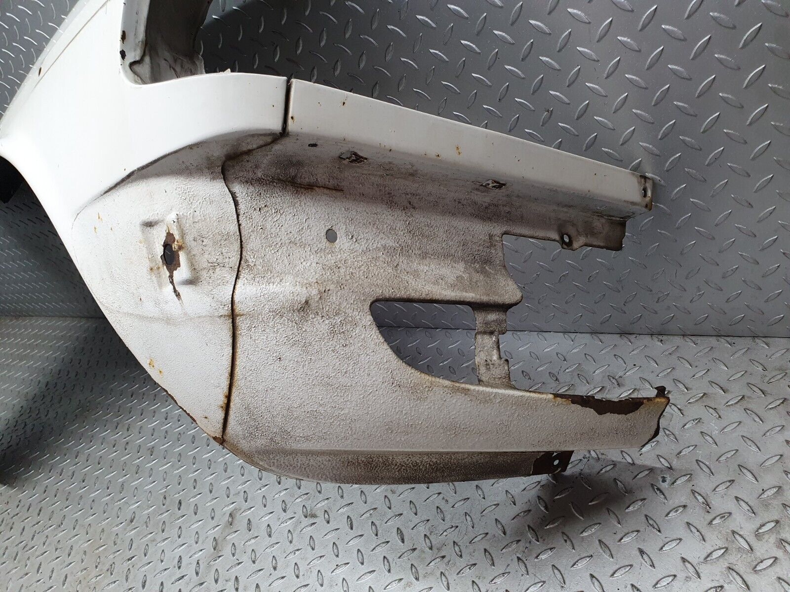 40809 Mercedes-Benz W123 300D Front Right Wing Fender