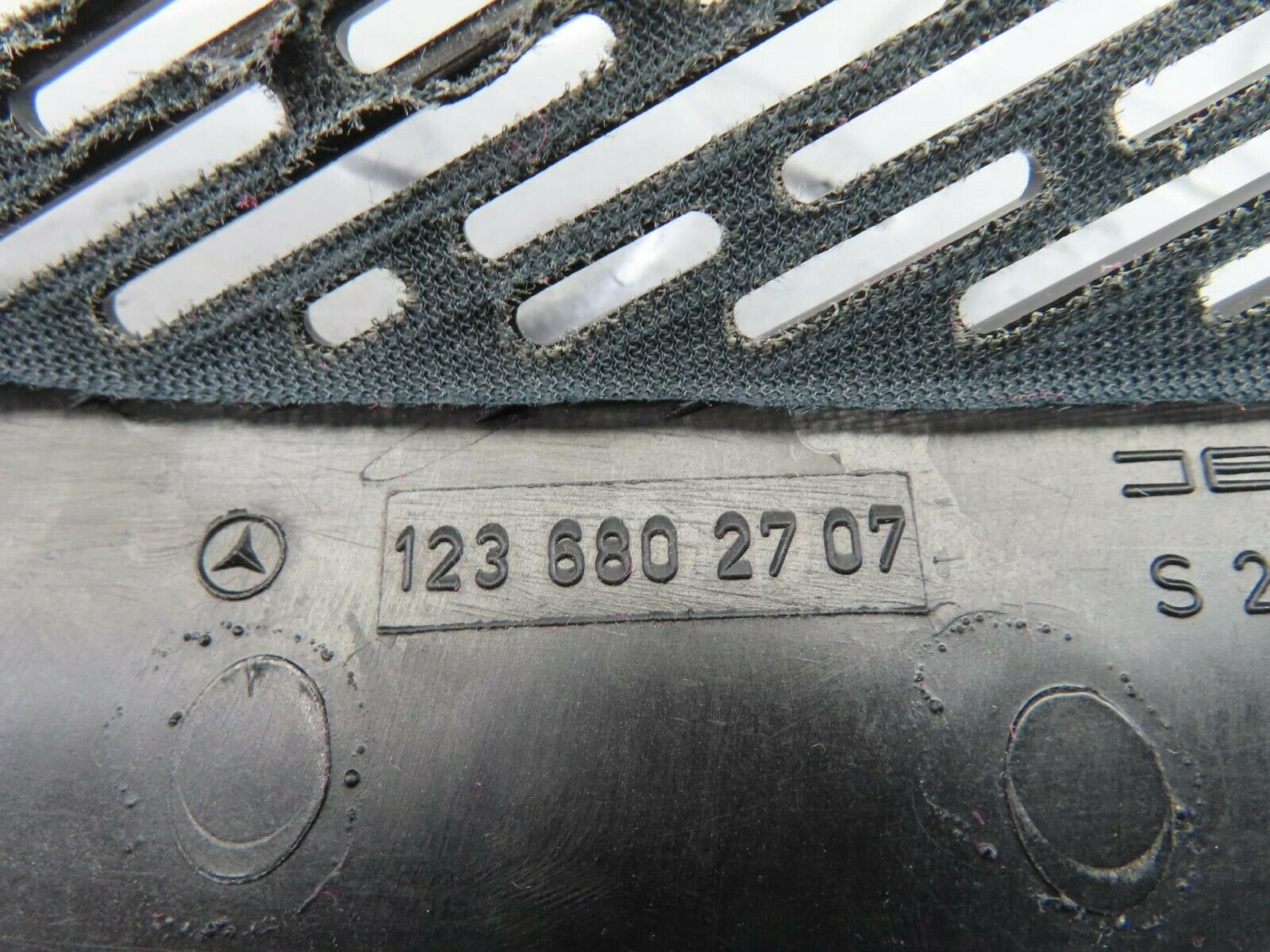 9997 Mercedes-Benz C123 230CE Coupe Front Left Speaker Cover 1236802707