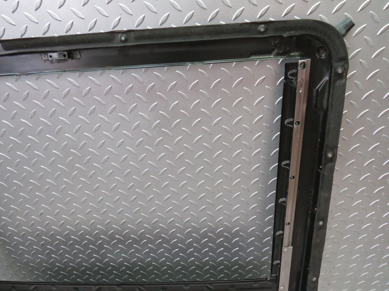 26622 Mercedes-Benz C124 220CE Coupe Power Sunroof Frame