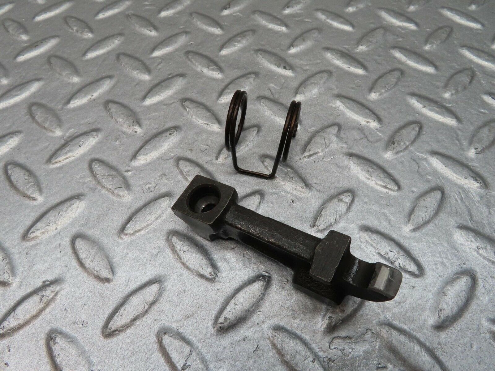 12869 Mercedes-Benz W111 220SE Valve Rocker Arm With Retaining Spring