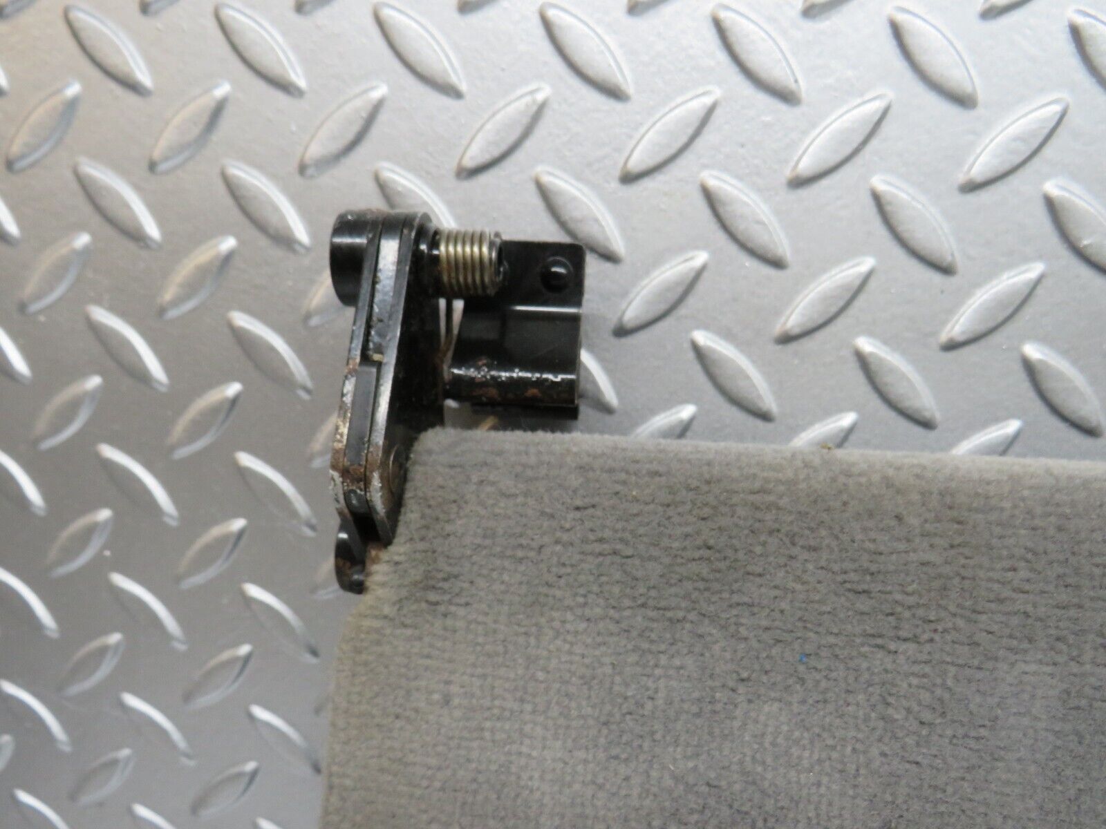 31500 Mercedes-Benz S124 220TE Wagon Third Seat Bench 1249300194