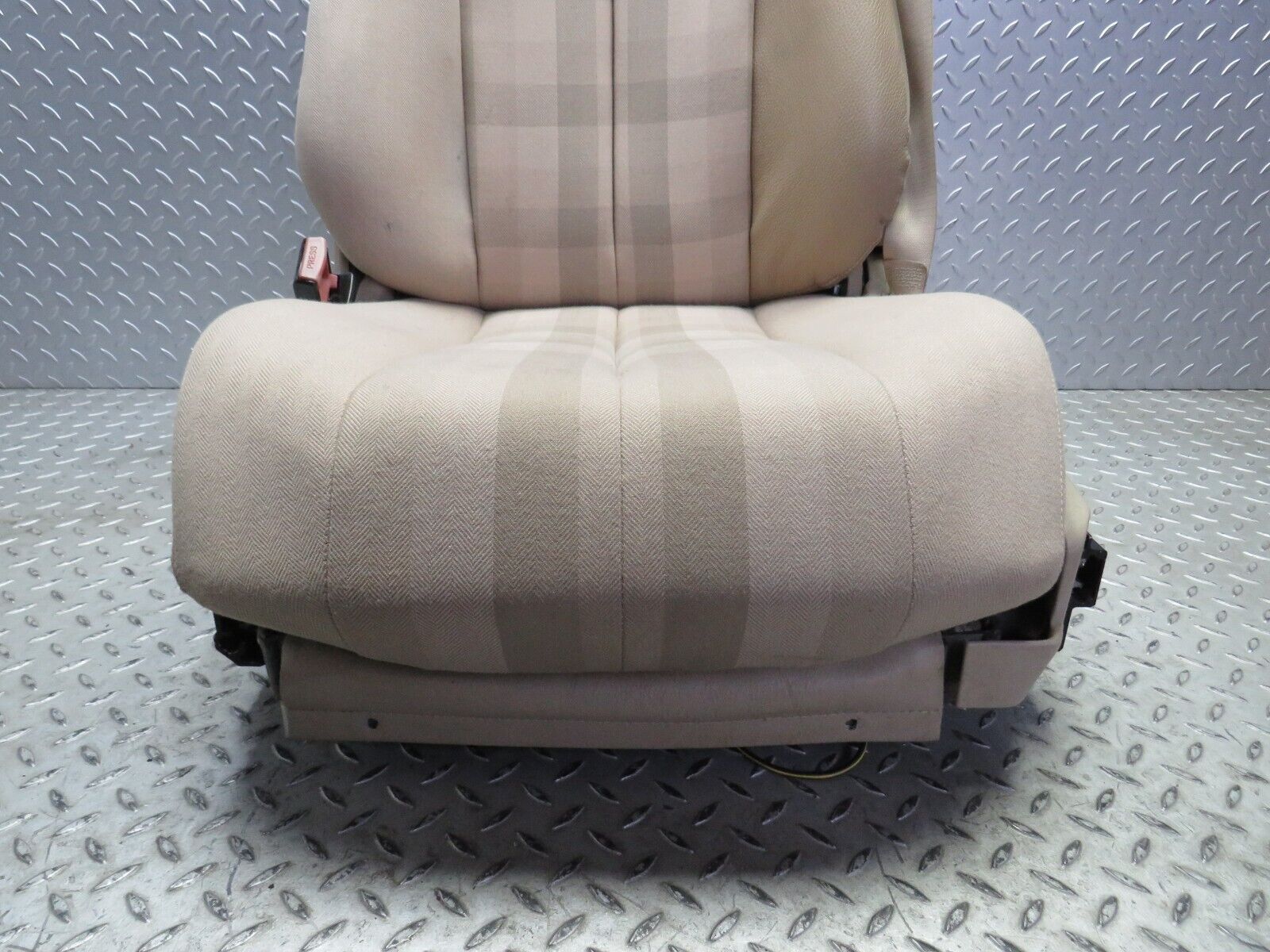 38320 Mercedes-Benz R129 280SL Coupe Electric Front Left Seat Beige