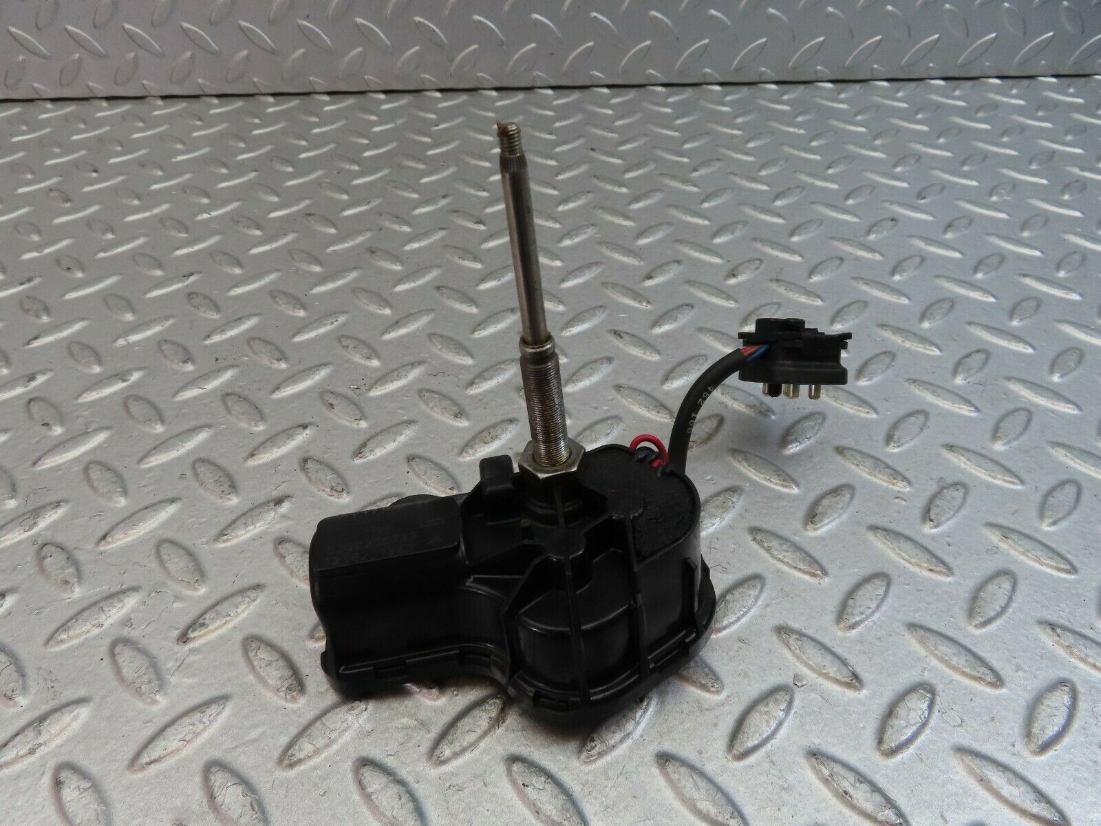 9605 Mercedes-Benz C123 280CE Coupe Headlight Wiper Motor Right 1238201342