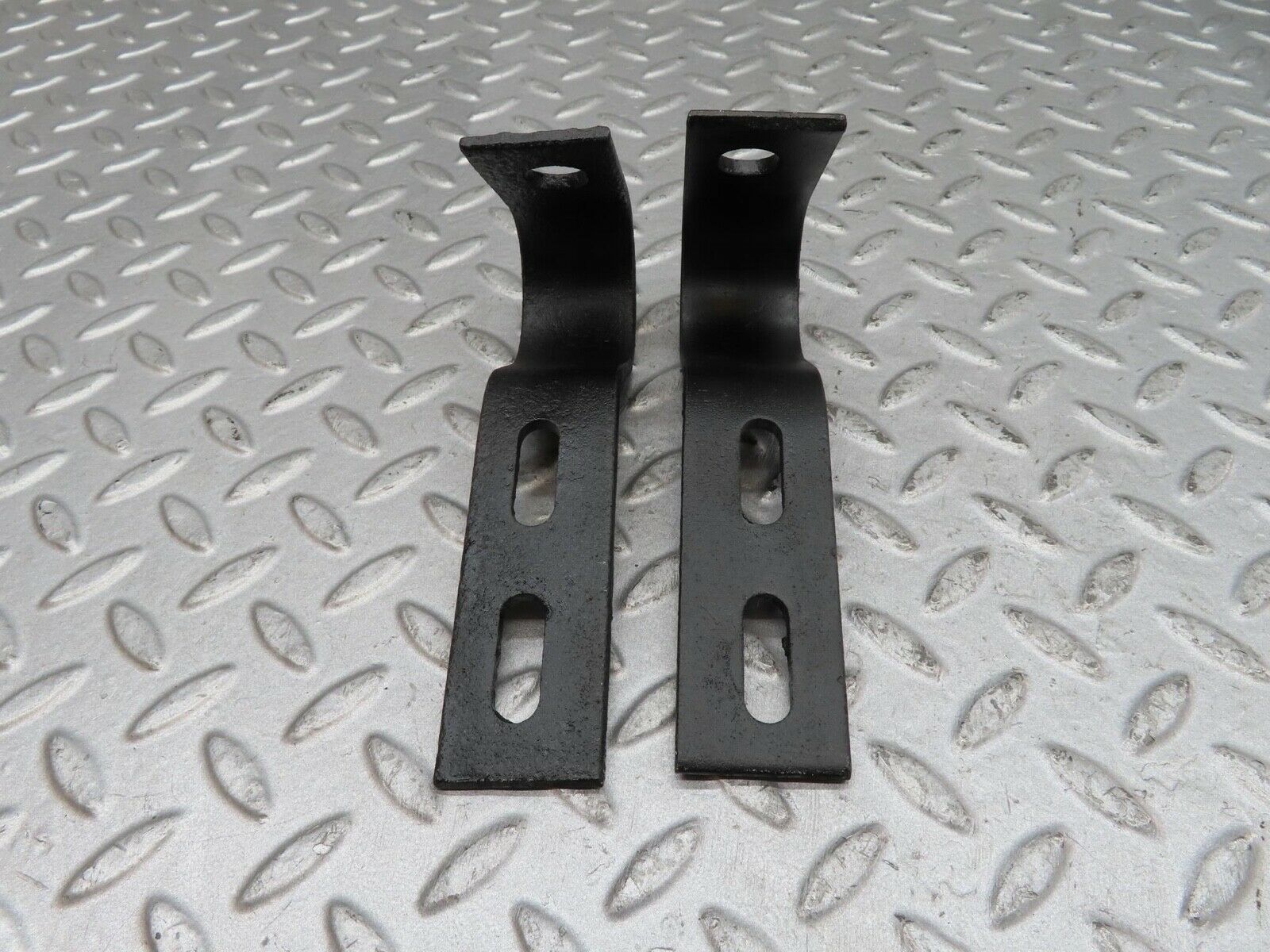 12636 Mercedes-Benz W108 280SE 3.5 Front Bumper Holder