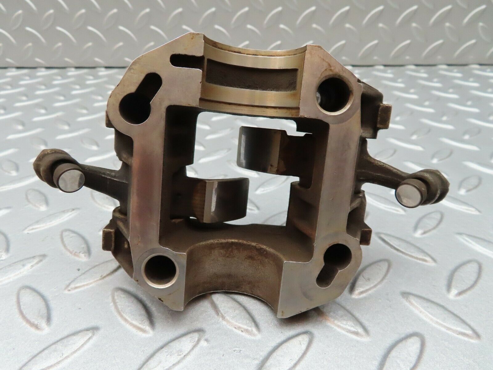 3890 Mercedes-Benz S123 200T Wagon Rocker Arms Camshaft Bearing Block 1020512110