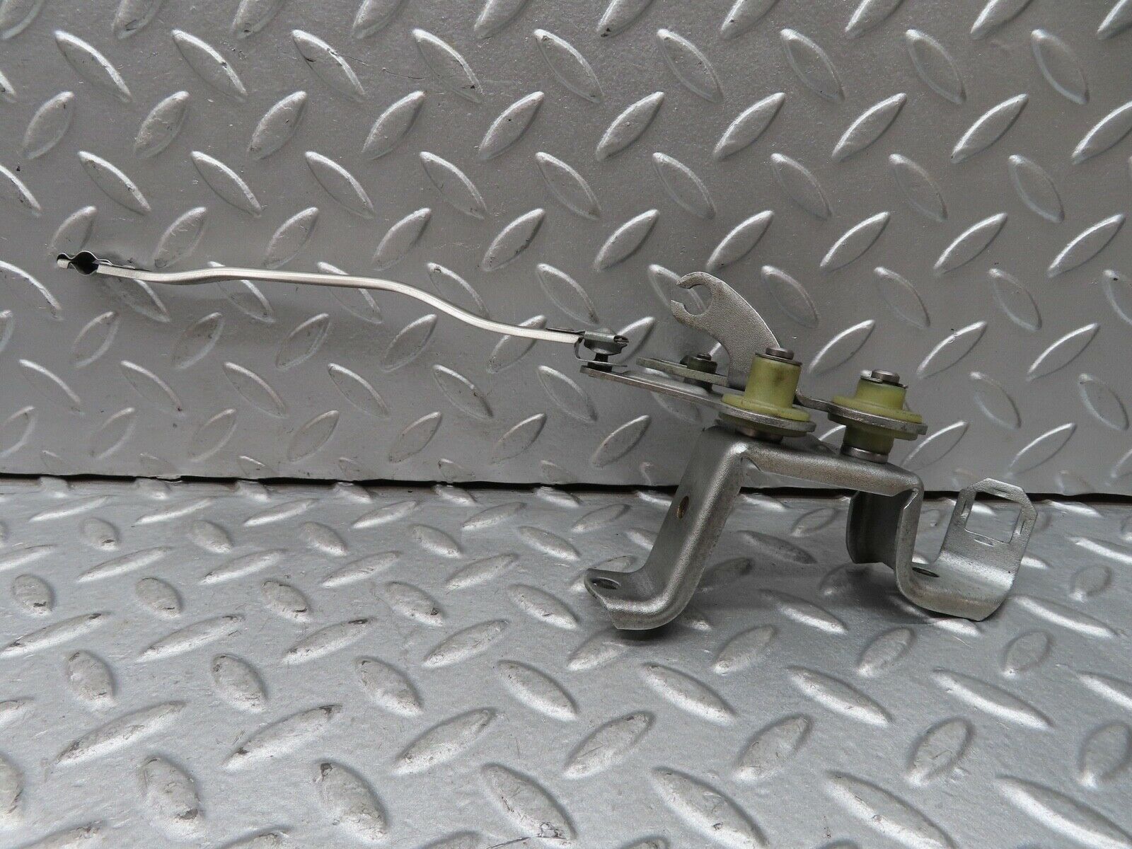 17787 Mercedes-Benz W116 450SEL Throttle Linkage