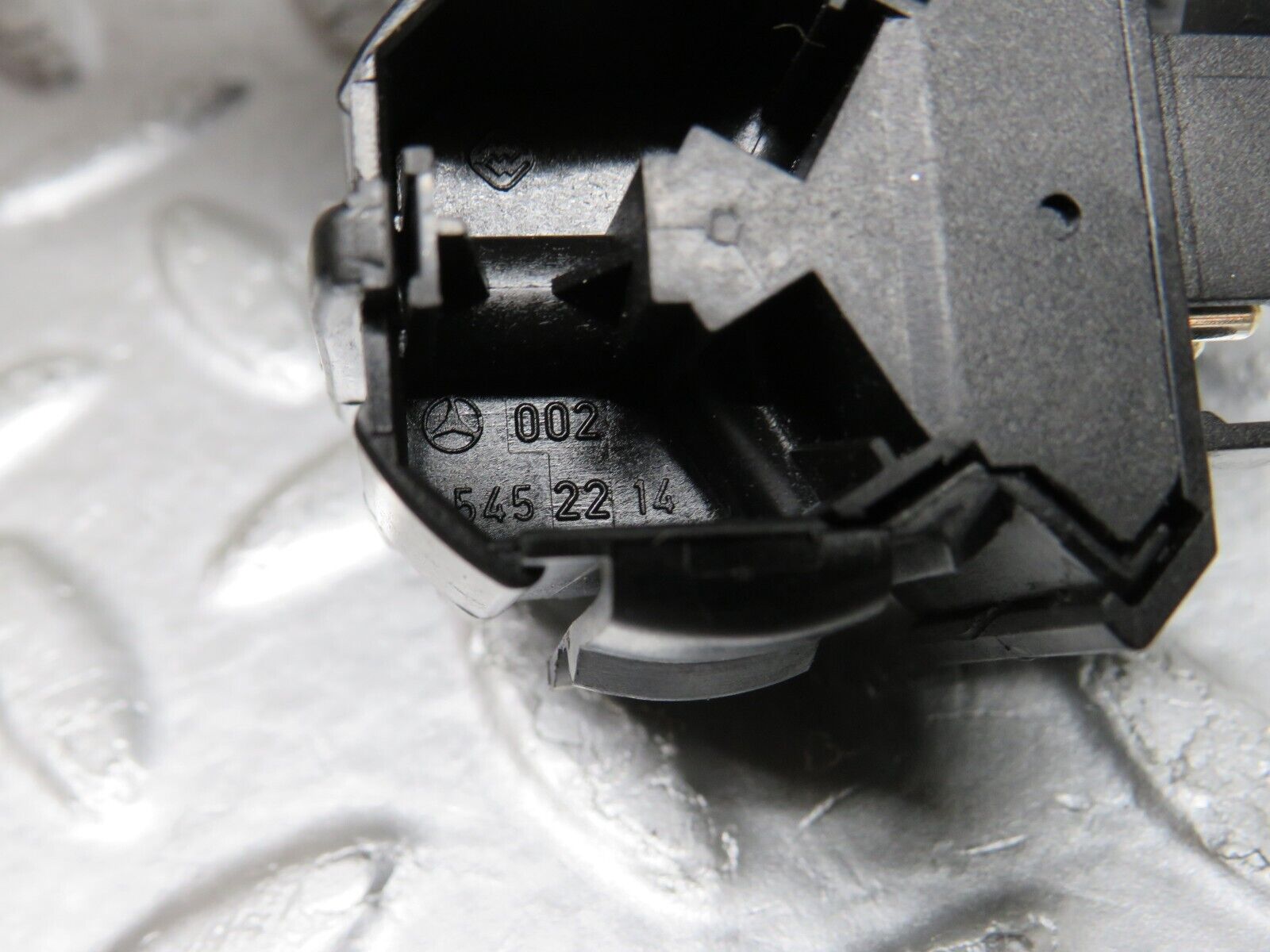 39631 Mercedes-Benz R129 320SL Coupe Kick Down Switch 0025452214