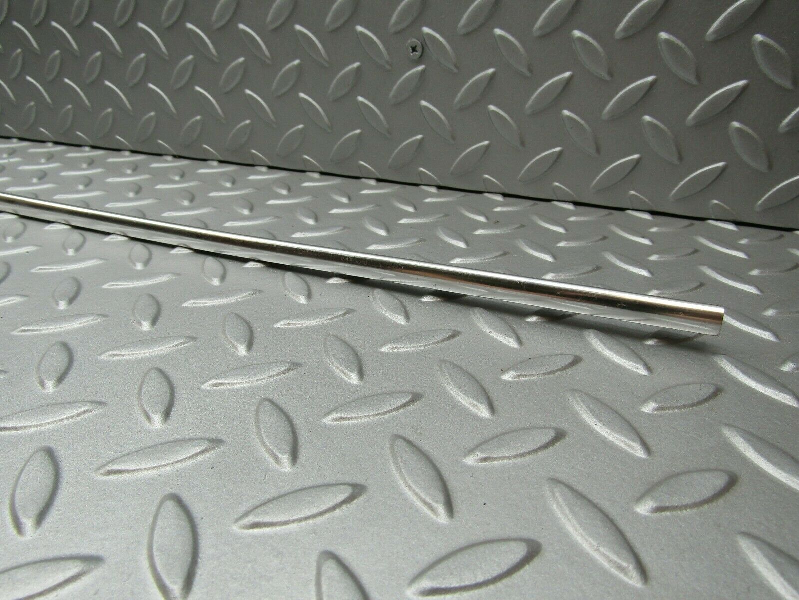 3321 Mercedes-Benz W115 220D Roof Chrome Trim Left Side