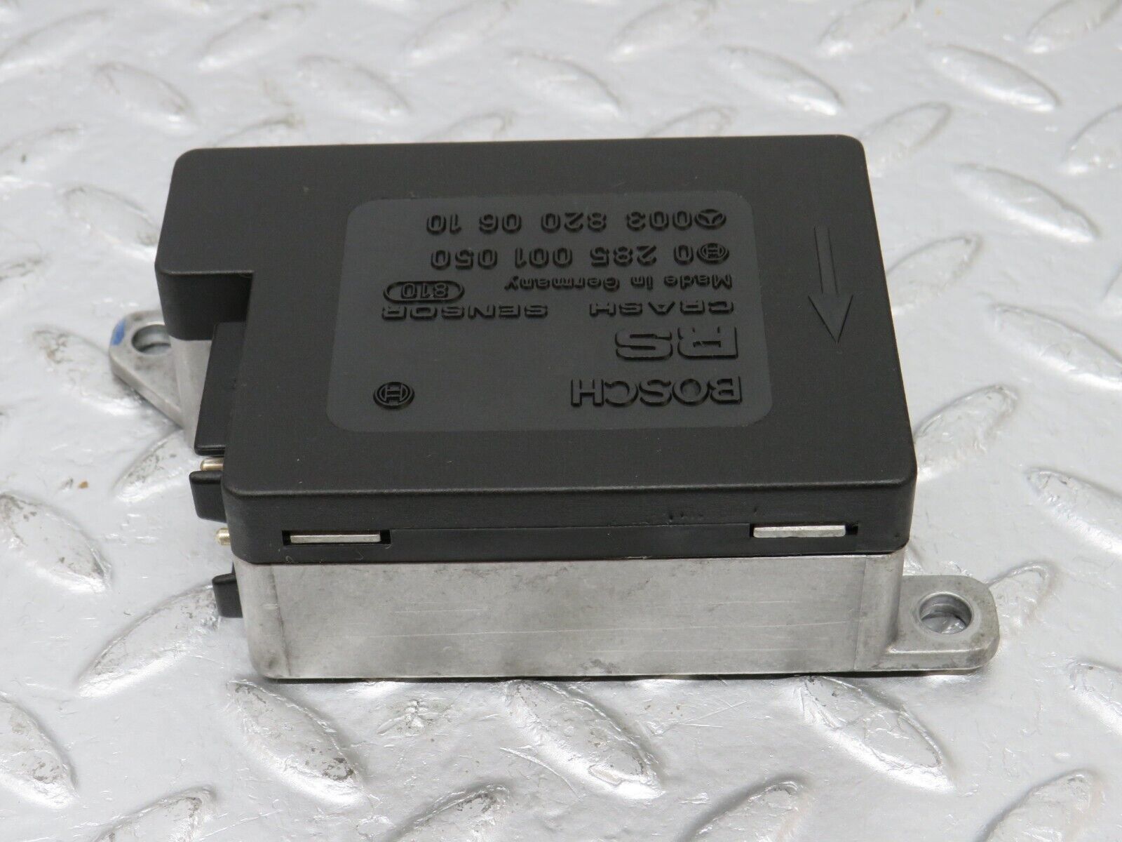 33717 Mercedes-Benz W201 190E 2.0L Crash Sensor 0038200610 0285001050