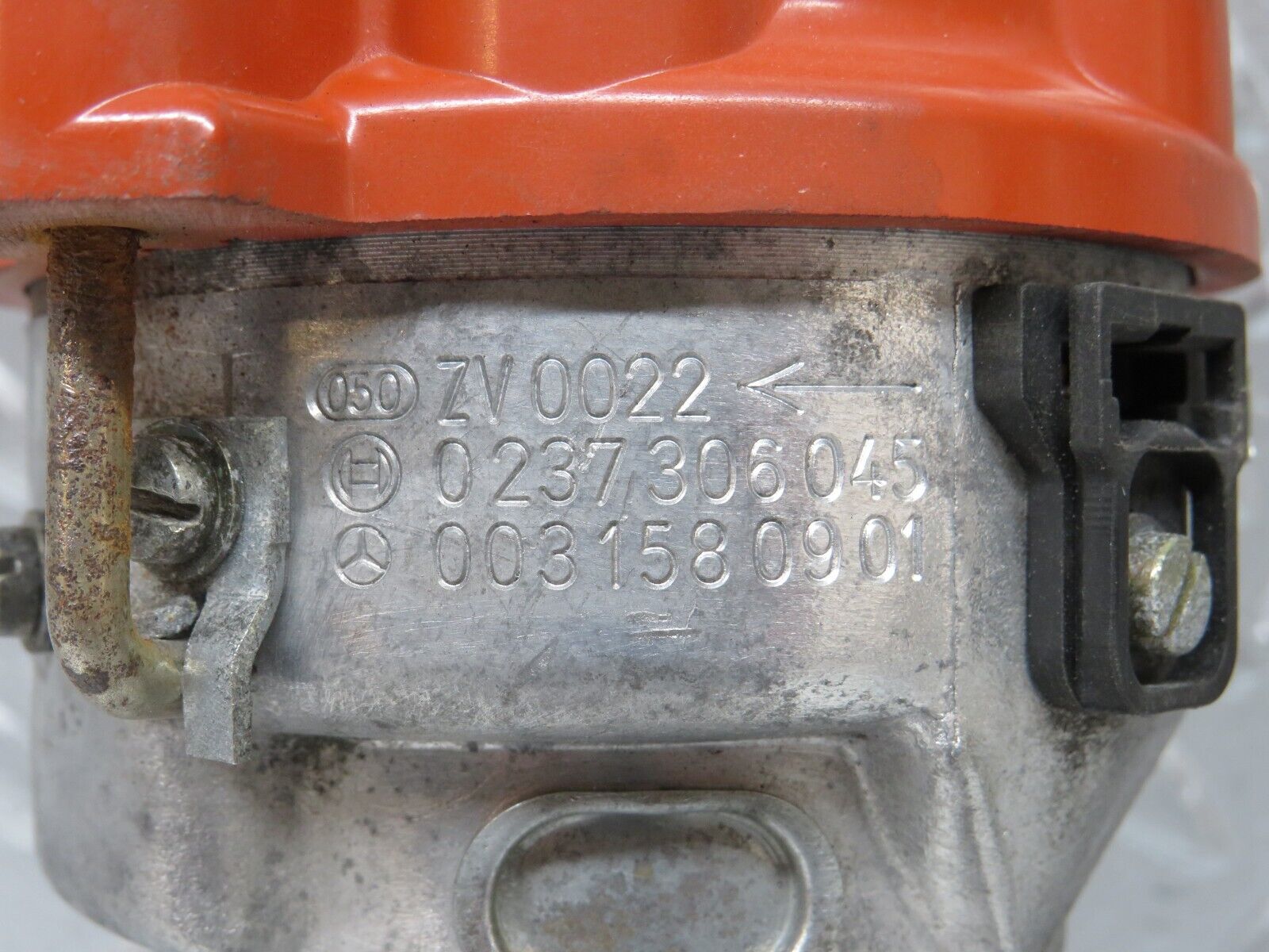 27385 Mercedes-Benz W123 280E Ignition Distributor Bosch 0031580901