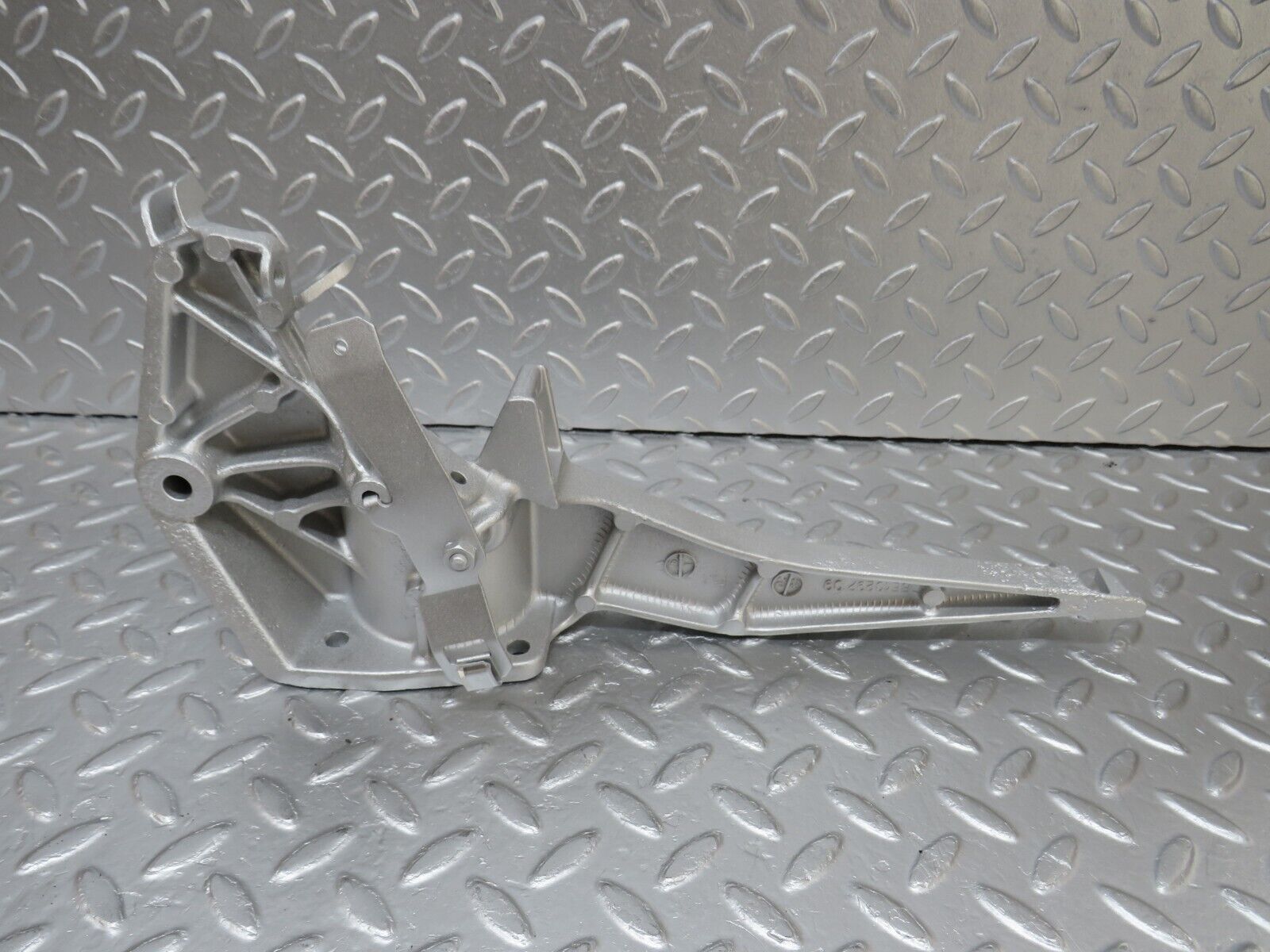 34605 Mercedes-Benz C126 380SEC Coupe Brake Pedal Bracket 1262901819