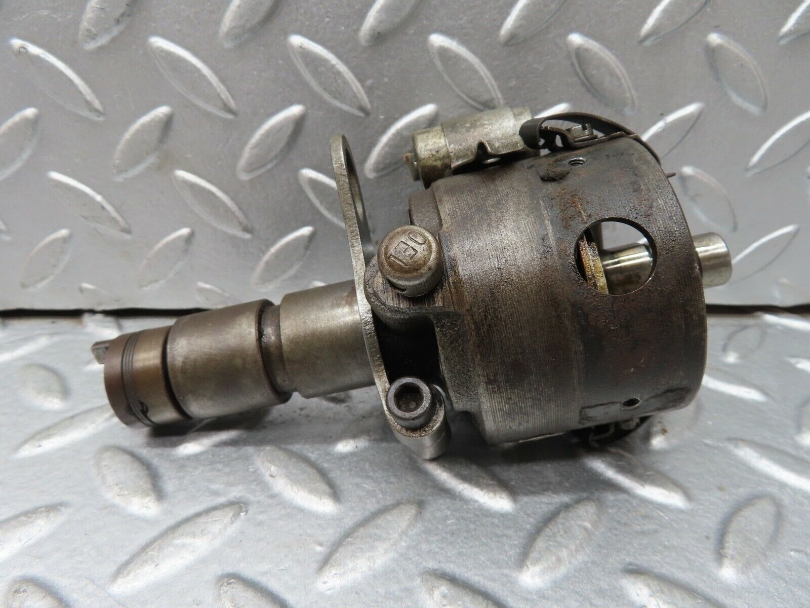 18742 Mercedes-Benz W120 W121 Ponton Ignition Distributor Bosch VJUR4BR27T