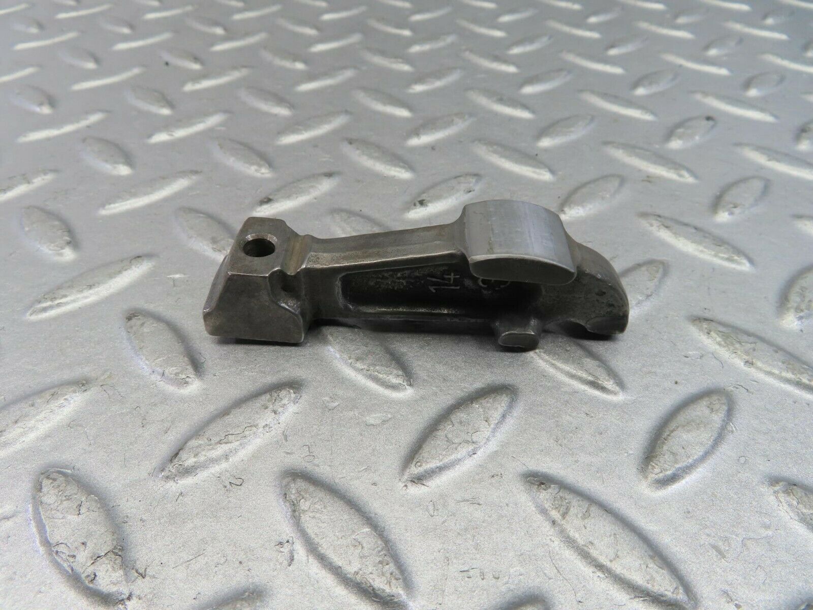 9136 Mercedes-Benz W108 Valve Rocker Arm With Retaining Spring