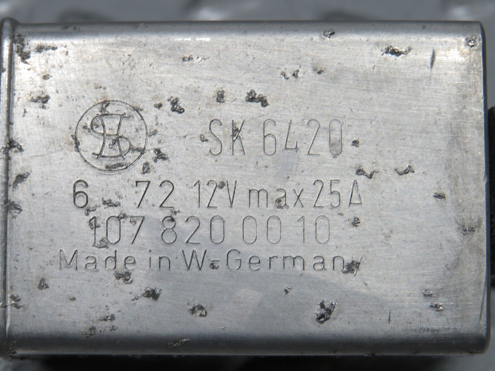 0679 Mercedes-Benz C107 350SLC Coupe Rear Heated Window Relay 1078200010