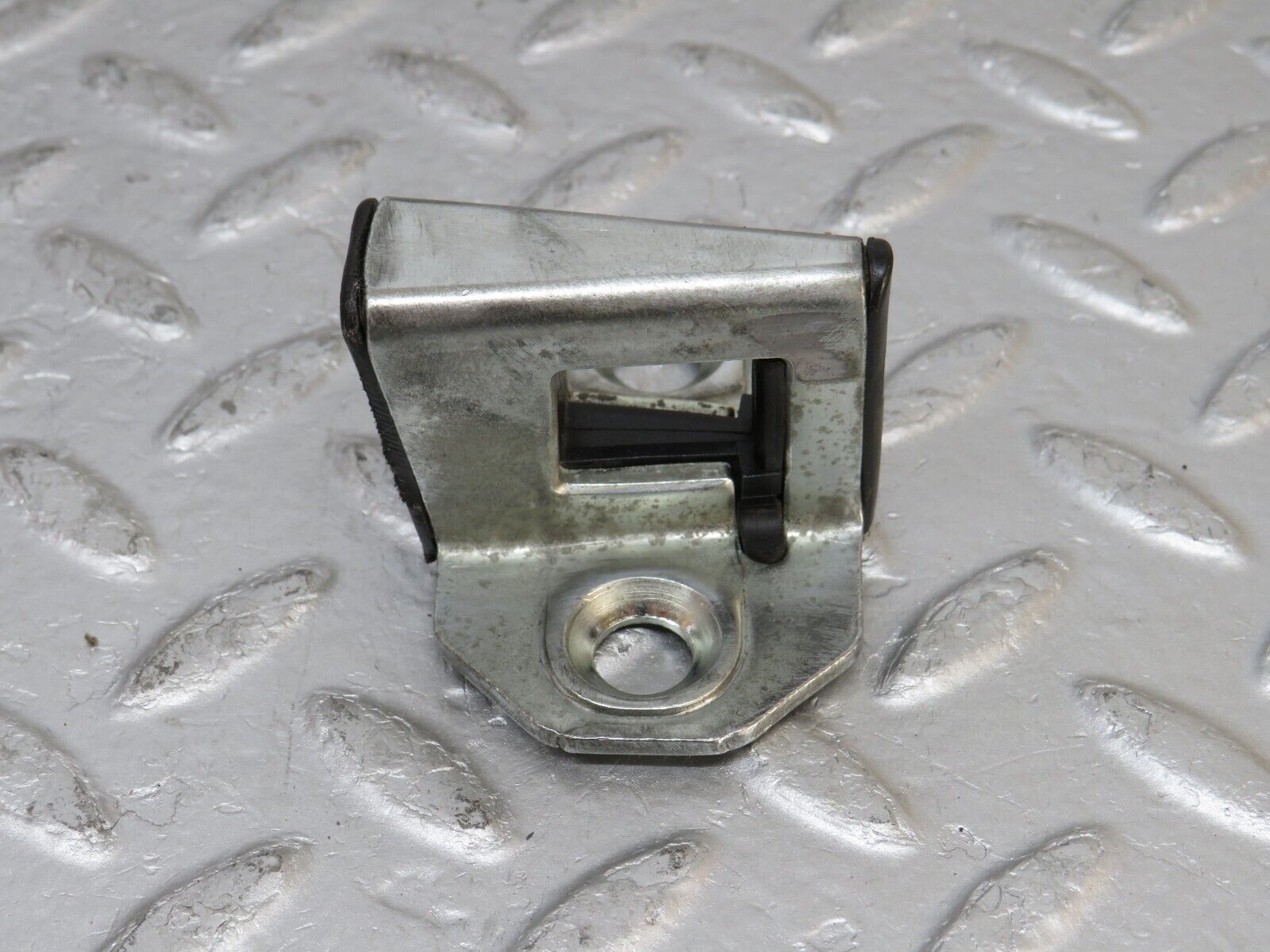 33372 Mercedes-Benz W202 C180 Door Lock Latch