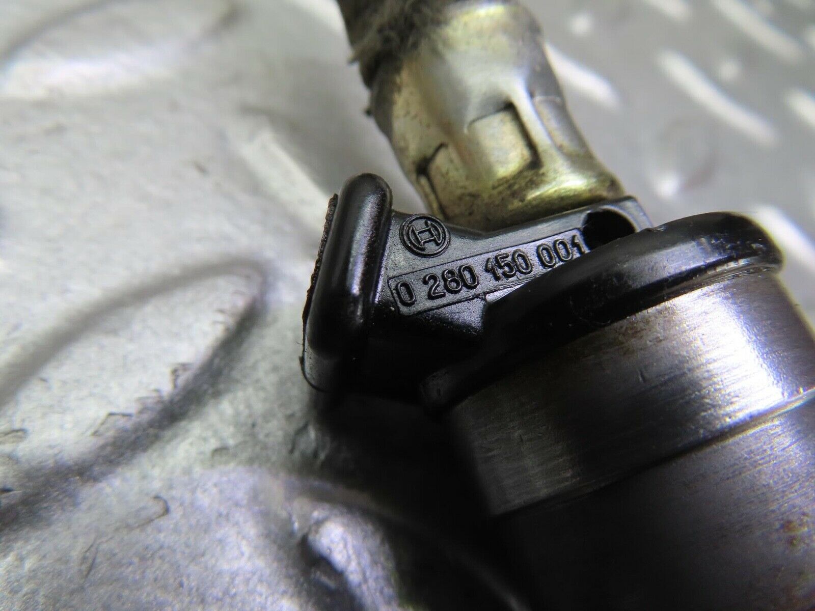 13341 Mercedes-Benz W116 350SE Fuel Injector Bosch 0280150001