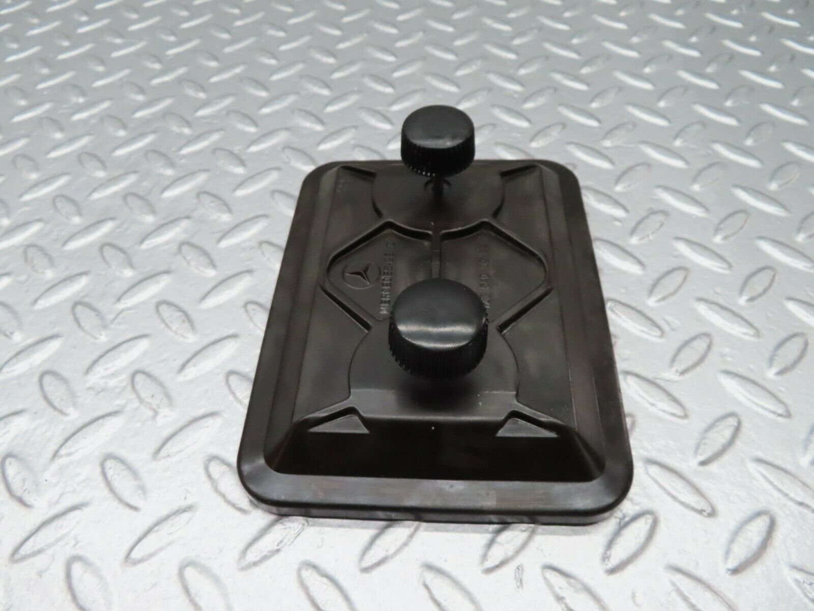 17973 Mercedes-Benz W123 200 Fuse Box Cover Lid 1235400082/1235450200