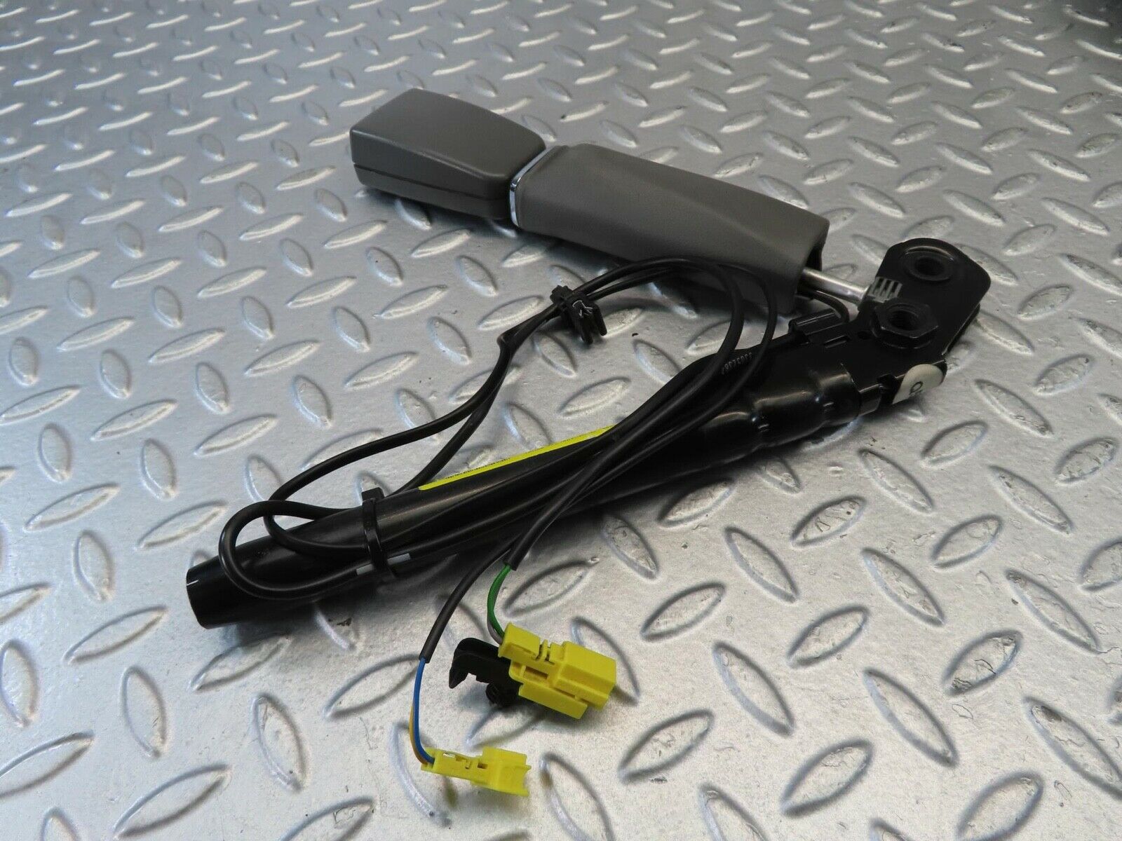 11211 Mercedes-Benz W221 S320 Front Right Seat Belt With Buckle