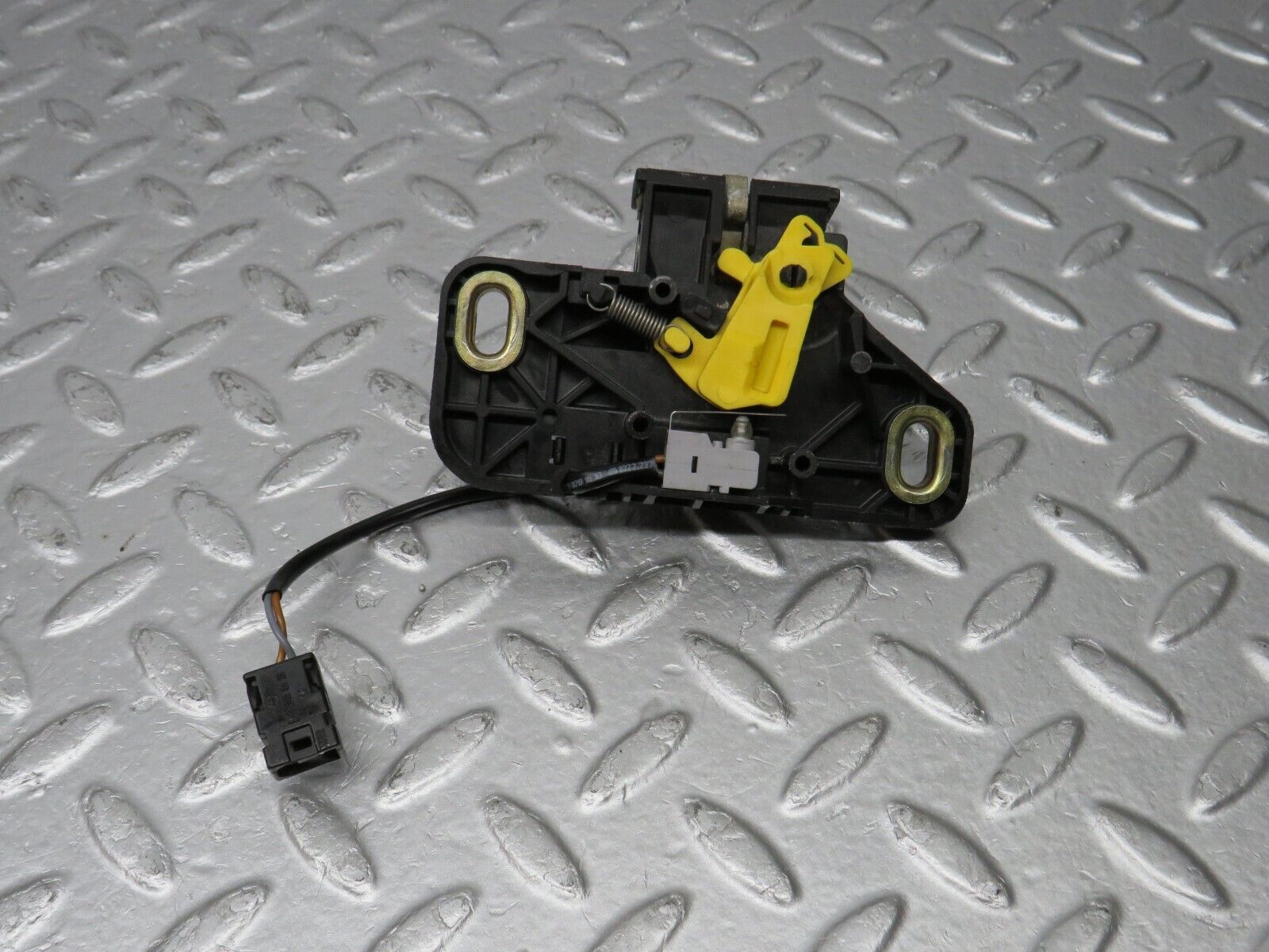 39601 Mercedes-Benz R129 320SL Coupe Trunk Lock Latch 1298201810